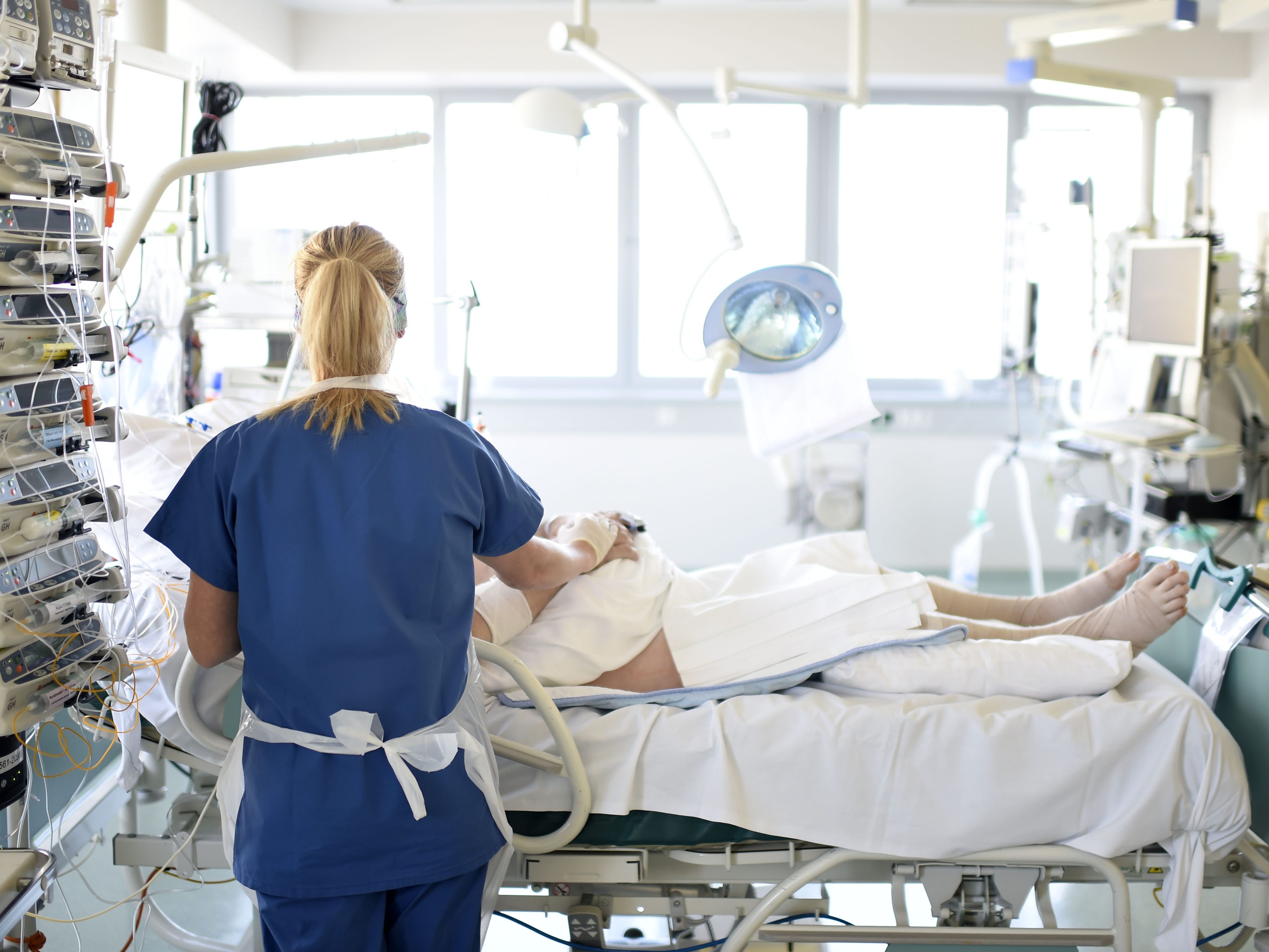 Über 88 Prozent der Intensivpatienten haben die österreichische Staatsbürgerschaft. Dass die Hälfte davon Menschen mit Migrationshintergrund sind, ist unwahrscheinlich. Über 88 Prozent der Intensivpatienten haben die österreichische Staatsbürgerschaft. Dass die Hälfte davon Menschen mit Migrationshintergrund sind, ist unwahrscheinlich.