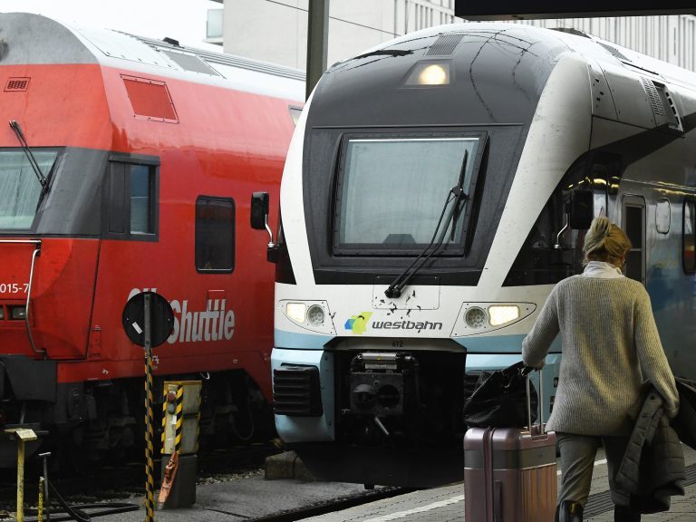 Um den Betrieb der Westbahnstrecke weiter aufrecht erhalten zu können, wird verlangt, die Notvergabe zu verlängern. Um den Betrieb der Westbahnstrecke weiter aufrecht erhalten zu können, wird verlangt, die Notvergabe zu verlängern.