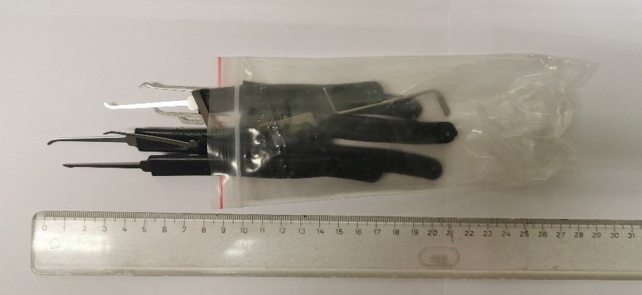 Auch Werkzeug zum Schlösser-Picken wurden gefunden Auch Werkzeug zum Schlösser-Picken wurden gefunden