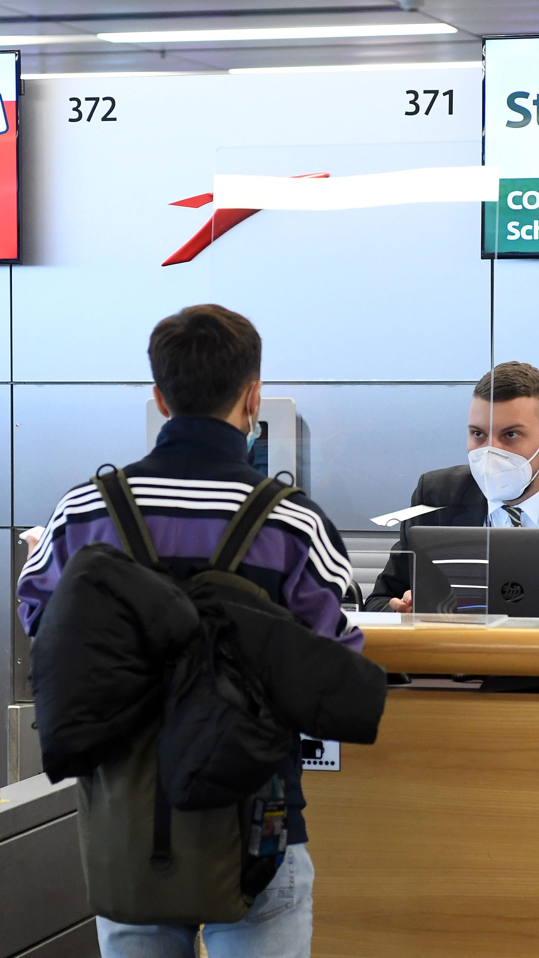 Am Flughafen Wien-Schwechat hoffen sie auf den Grünen Pass.