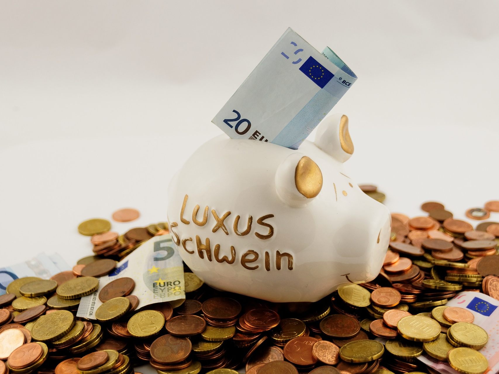 Im letzten Jahr hatten die Österreicher auch nicht viele Möglichkeiten, Geld auszugeben. Im letzten Jahr hatten die Österreicher auch nicht viele Möglichkeiten, Geld auszugeben.
