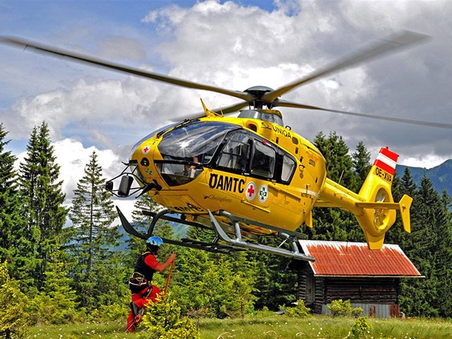 Der Verletzte wurde mit dem Rettungshubschrauber ins LKH Feldkirch geflogen.