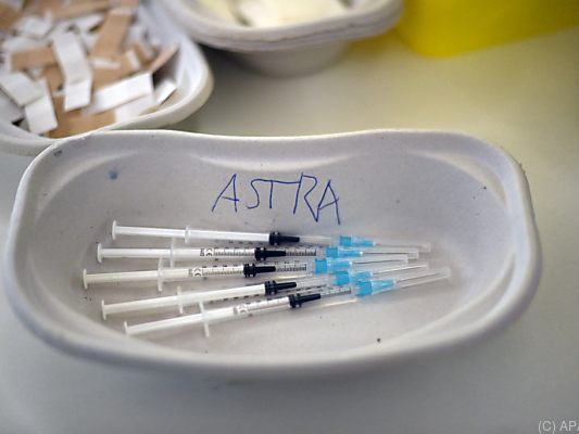 Spritzen mir AstraZeneca-Impfstoff