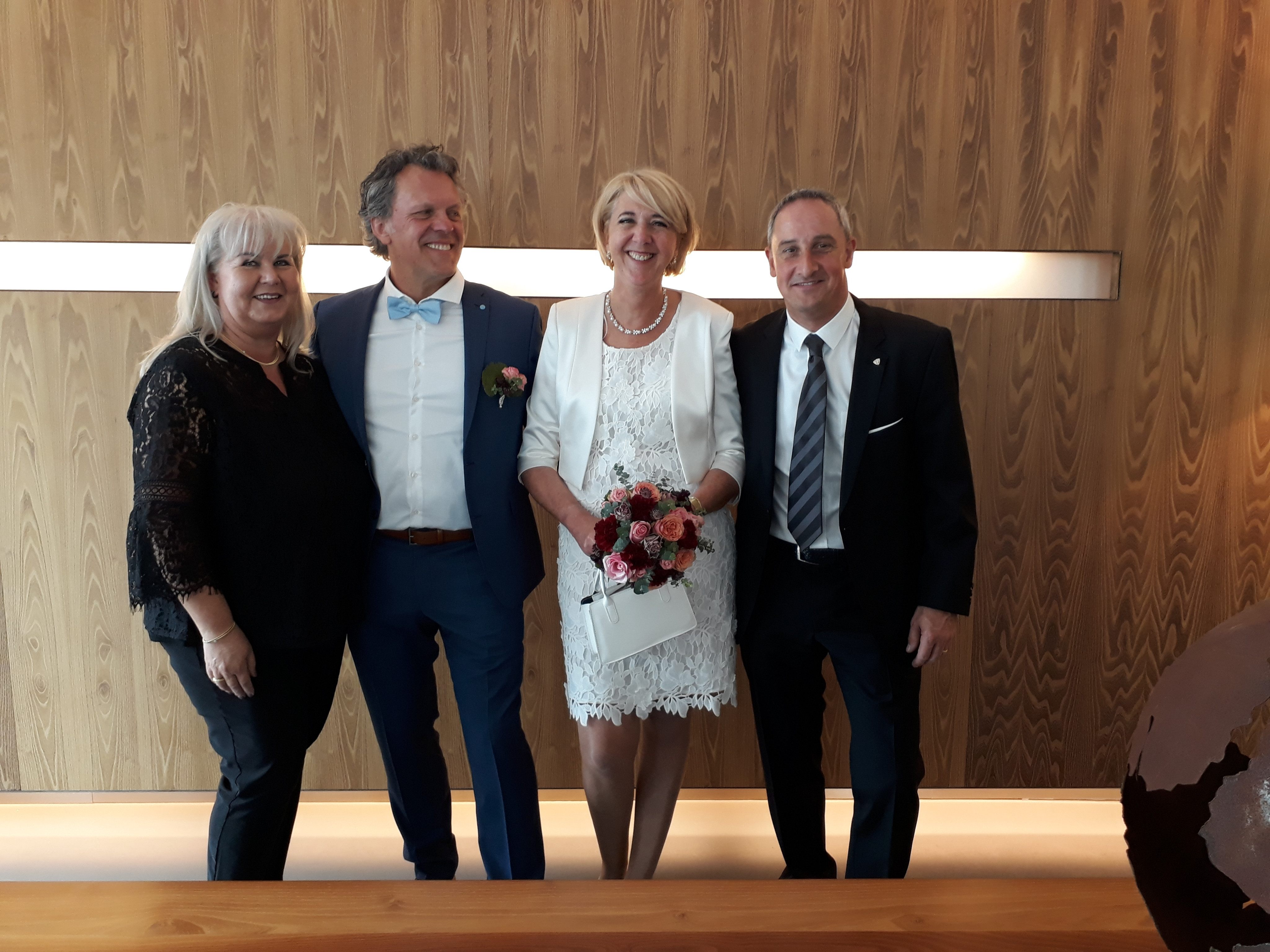 Christl und Alexander Fridrich mit den Trauzeugen Christl und Alexander Fridrich mit den Trauzeugen