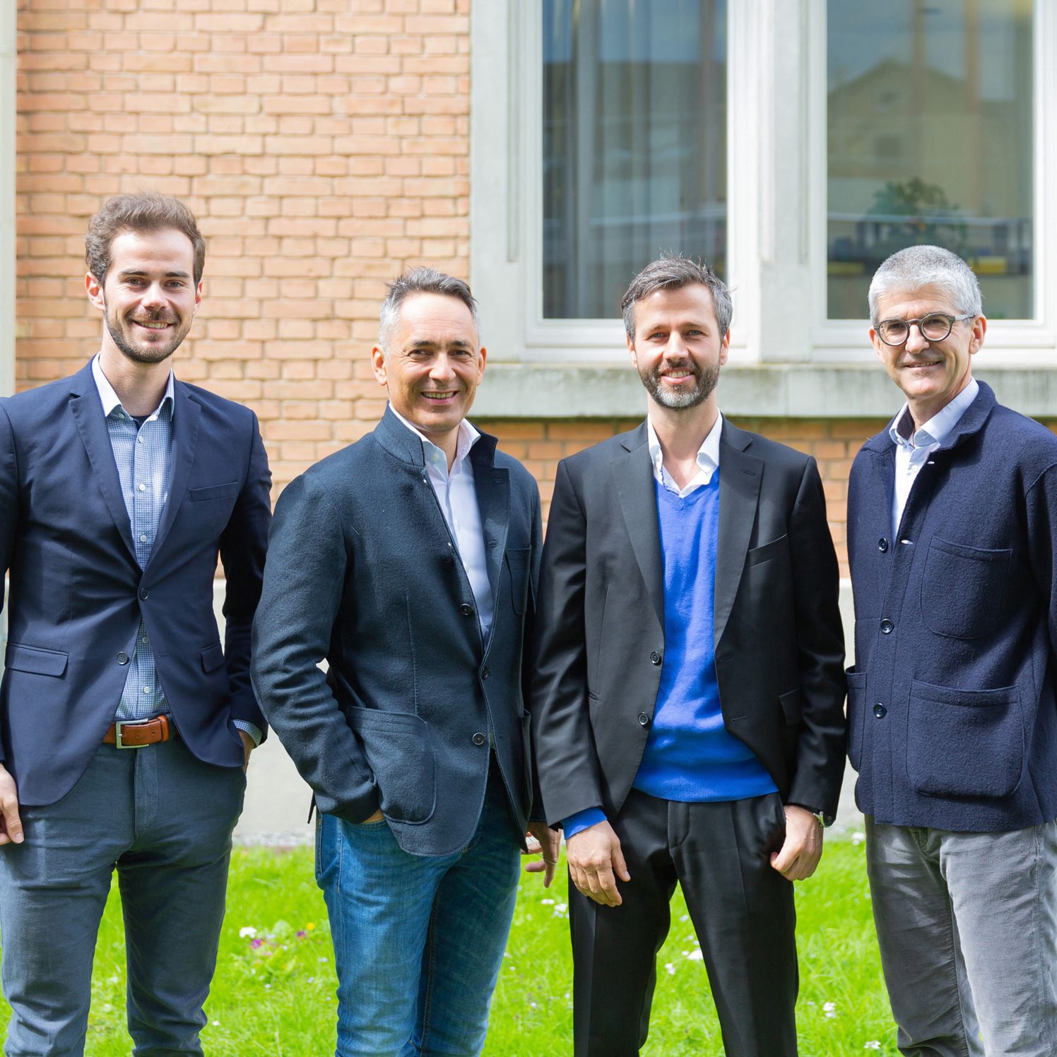 Simon Battlogg (Rhomberg Bau), Hubert Rhomberg (Rhomberg Bau), Martin Jäger (JaKo Baudenkmalpflege) und Ernst Thurnher (Rhomberg Bau) bei der offiziellen Gründung von DenkMalNeo.