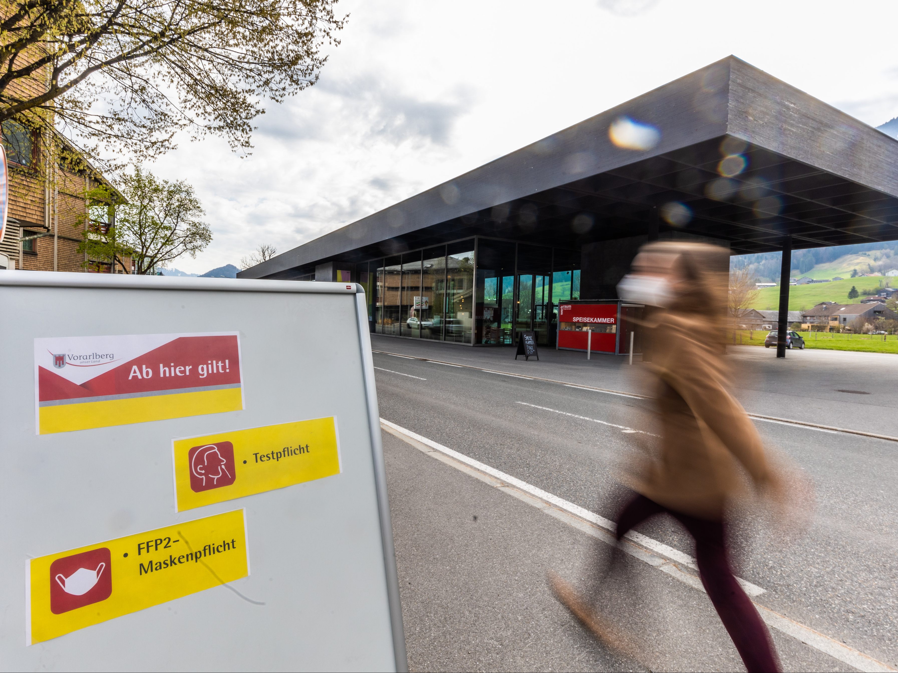 Bezüglich Ausreisetestpflicht im Bregenzerwald und im Rheindelta soll spätestens am Dienstag (11. Mai) entschieden werden, ob befristet verlängert wird oder nicht.