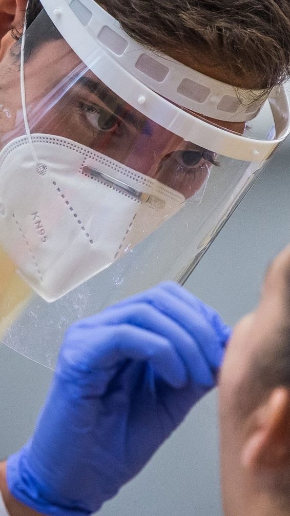 Bereits 2,6 Mio. Österreicher sind geimpft oder genesen - Für alle anderen gilt weiter testen.