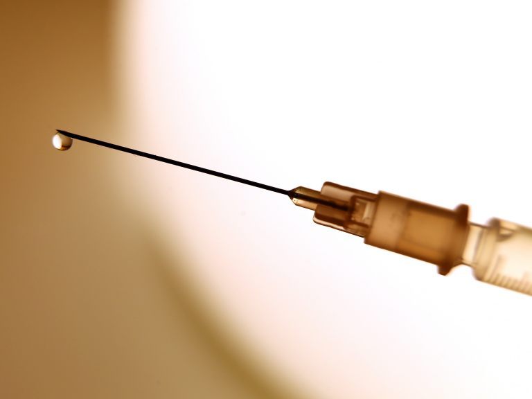 Die sehr seltene Thrombose-Nebenwirkung nach Impfungen lässt sich mit einer raschen Behandlung verhindern. Die sehr seltene Thrombose-Nebenwirkung nach Impfungen lässt sich mit einer raschen Behandlung verhindern.