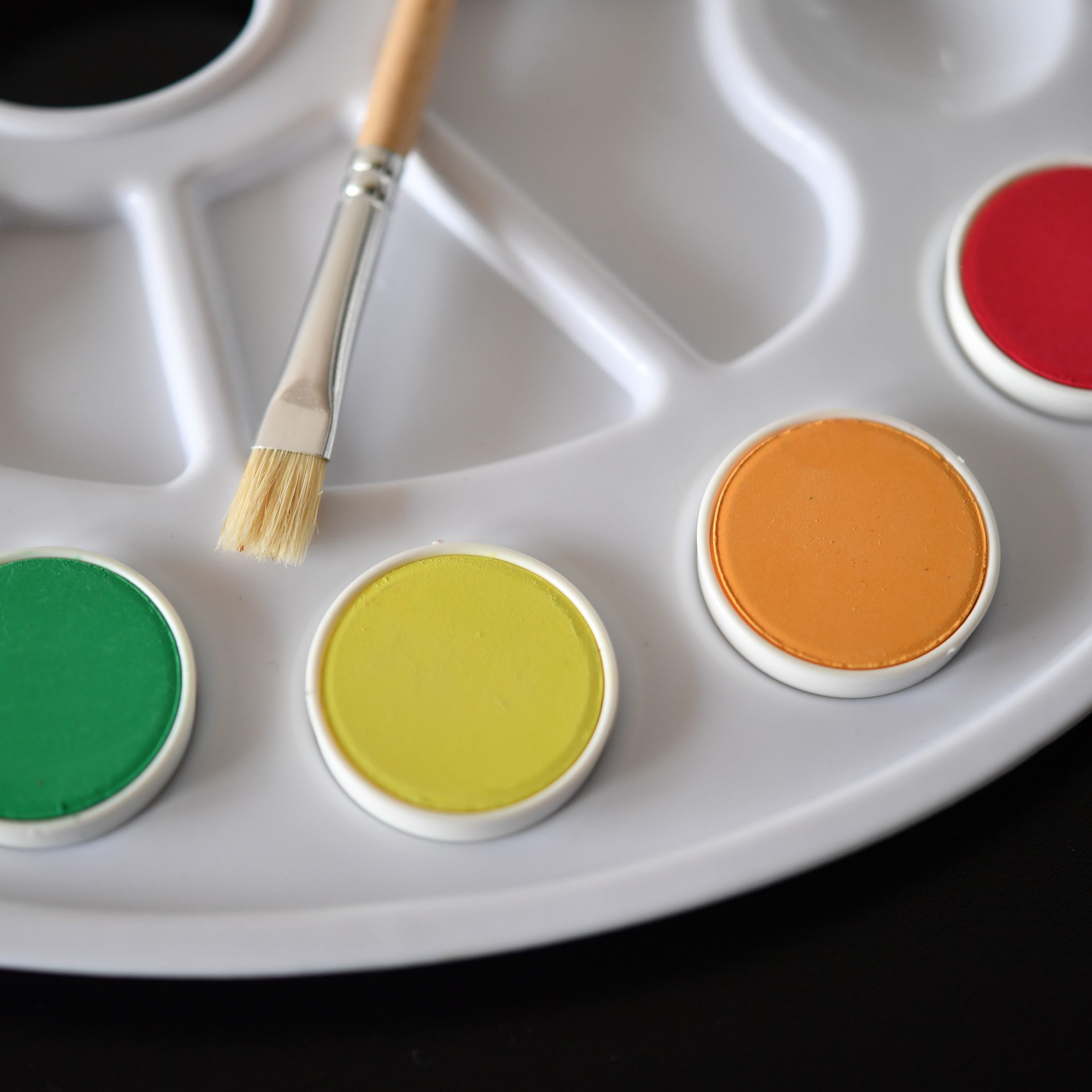 Der Pinsel liegt momentan nahe an der Farbe "gelb".