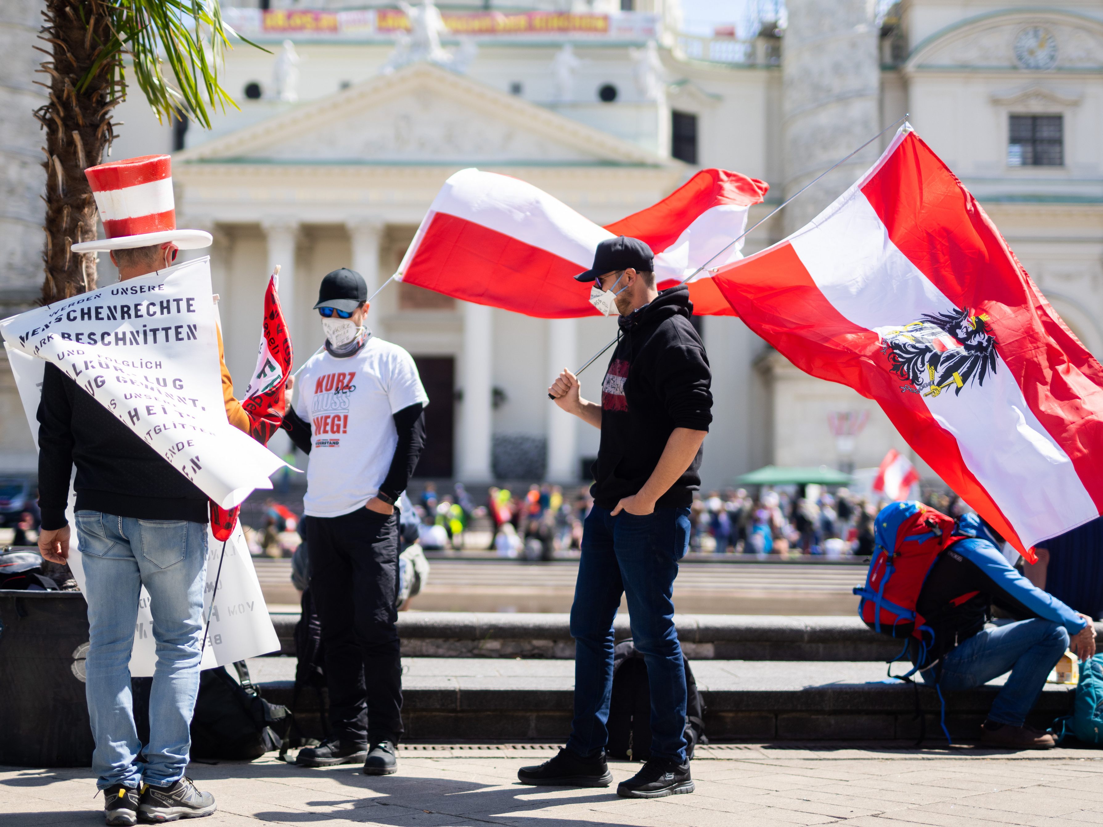 Am Samstag wurde in Wien erneut gegen die Corona-Maßnahmen demonstriert. Am Samstag wurde in Wien erneut gegen die Corona-Maßnahmen demonstriert.