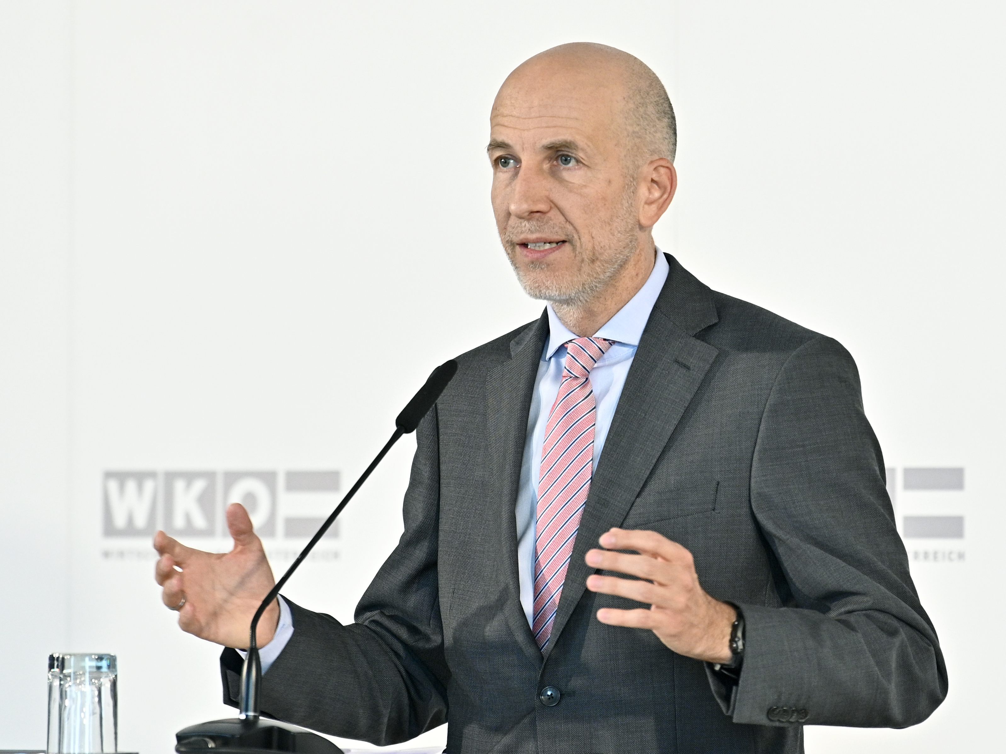 Kocher will für Planungssicherheit für Unternehmen und Arbeitnehmer sorgen. Kocher will für Planungssicherheit für Unternehmen und Arbeitnehmer sorgen.