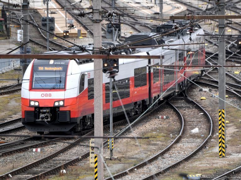 Bei Bussen und Bahnen des Verkehrsverbunds Ostregion gelten ab 1. Juli neue Tarife (außer in Wien). Bei Bussen und Bahnen des Verkehrsverbunds Ostregion gelten ab 1. Juli neue Tarife (außer in Wien).
