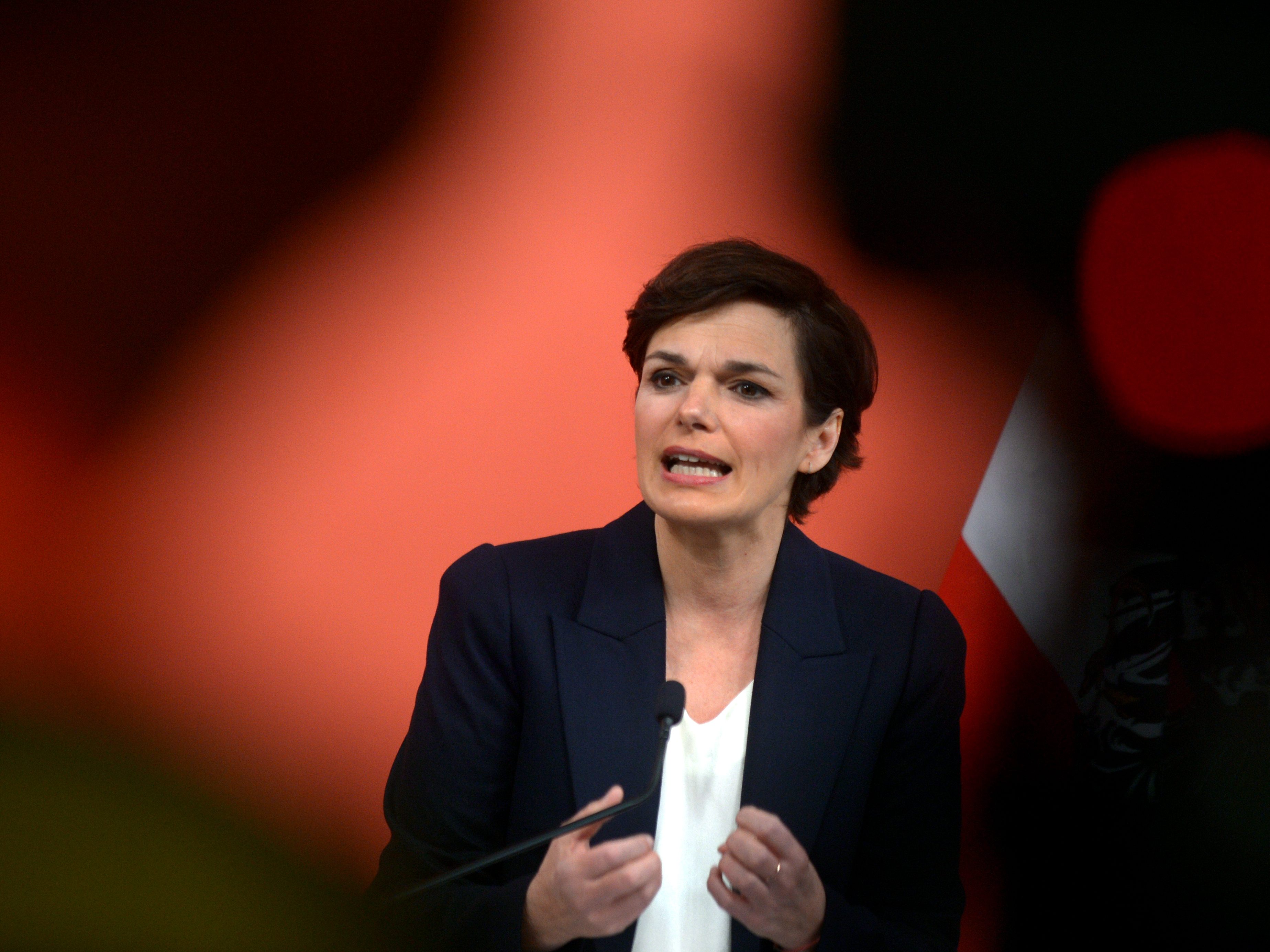 Neben Rendi-Wagner kamen auch andere rote Parteigranden zu Wort. Neben Rendi-Wagner kamen auch andere rote Parteigranden zu Wort.