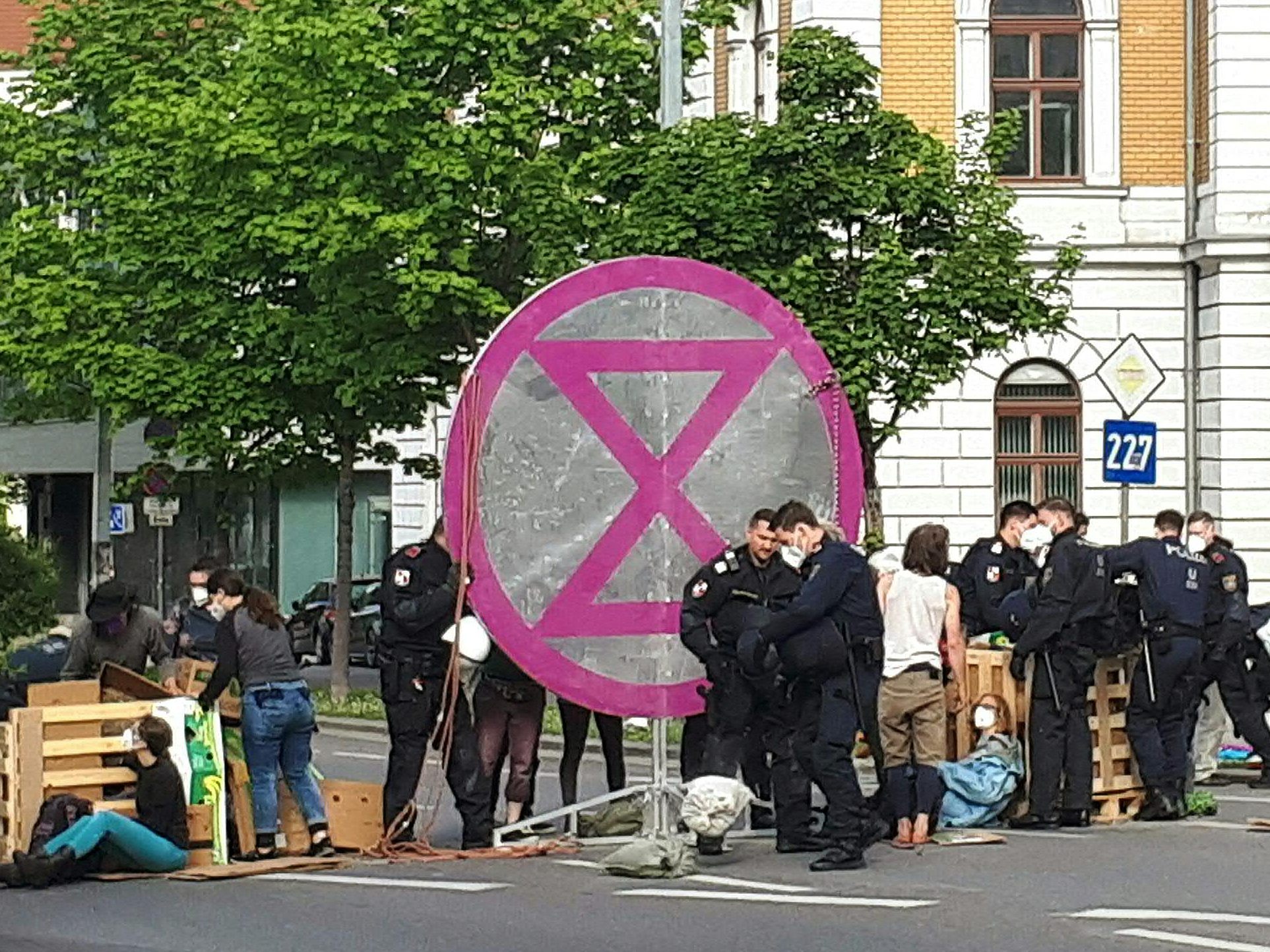 Ein Großaufgebot der Polizei war an Ort und Stelle.