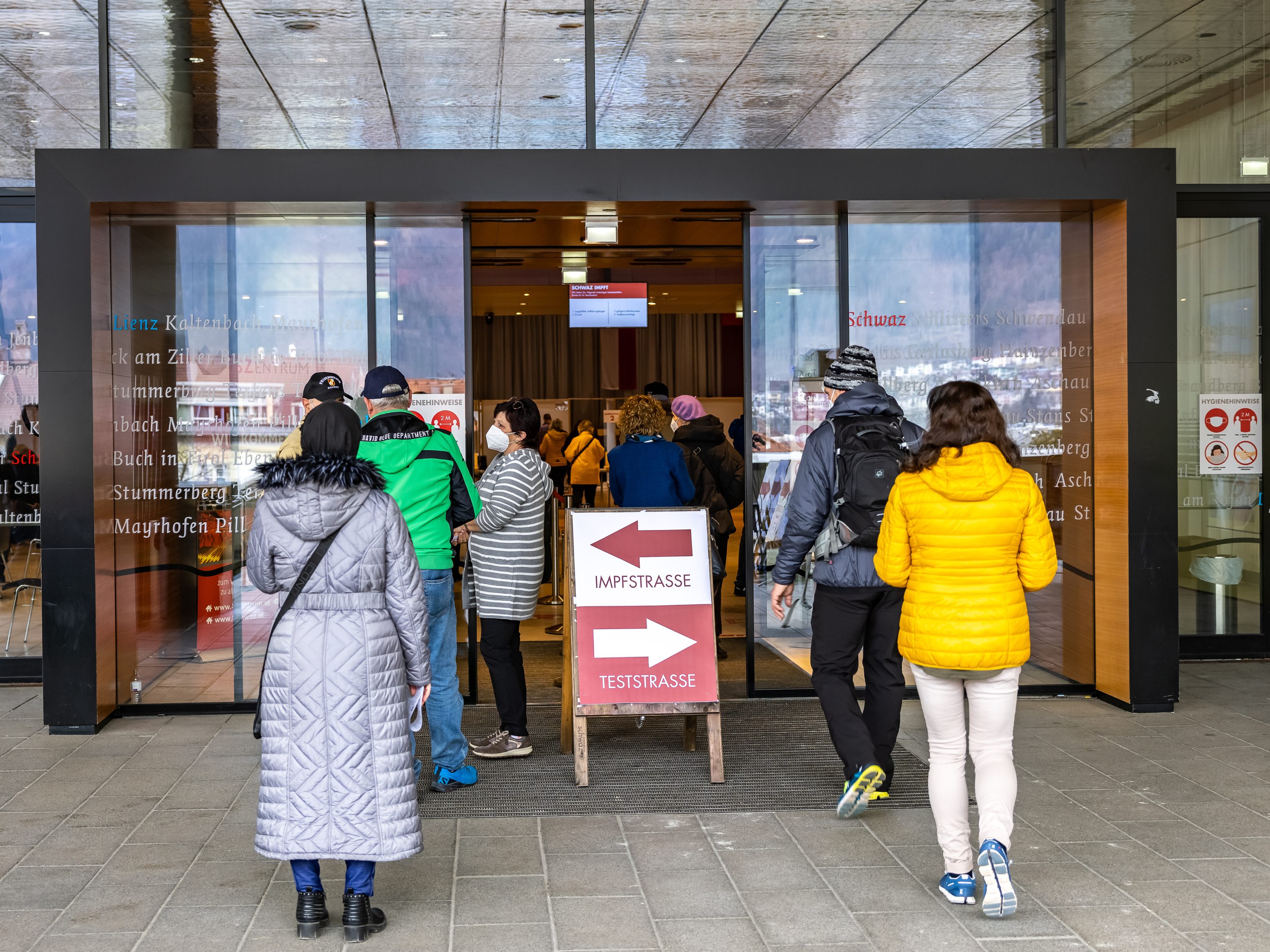 Variante B.1.1.7/E484K in Tirol weiter stark rückläufig Variante B.1.1.7/E484K in Tirol weiter stark rückläufig