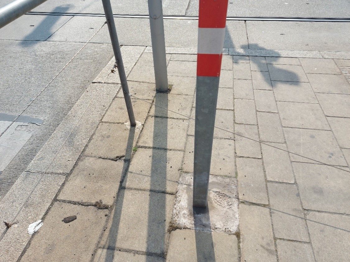 Drahtseil über Boden gespannt: Wiener Radler schwer verletzt. Drahtseil über Boden gespannt: Wiener Radler schwer verletzt.