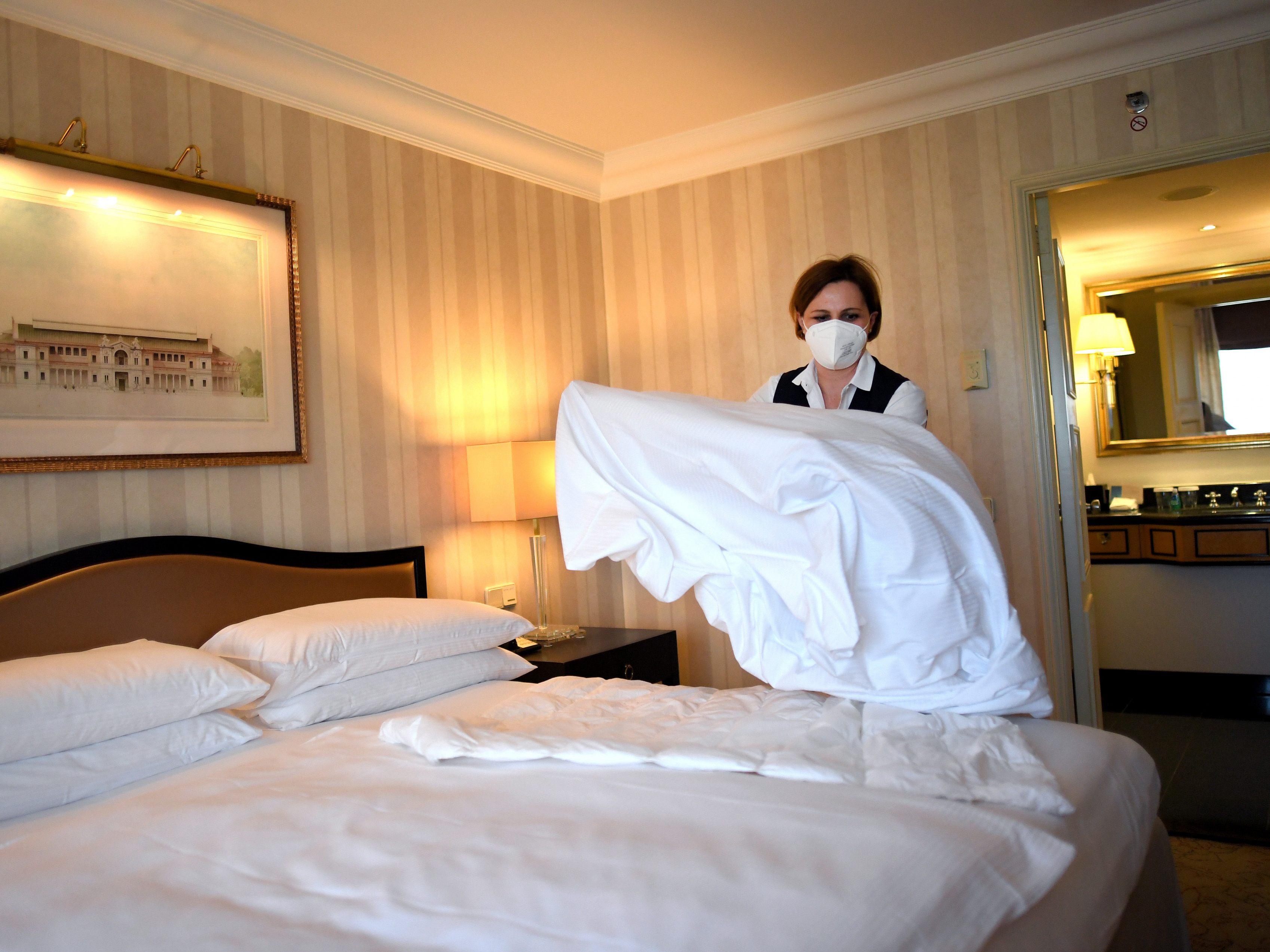 Auch die Hotels dürfen nach dem langen Corona-Lockdown wieder öffnen und sind vielerorts bereits ausgebucht. Auch die Hotels dürfen nach dem langen Corona-Lockdown wieder öffnen und sind vielerorts bereits ausgebucht.