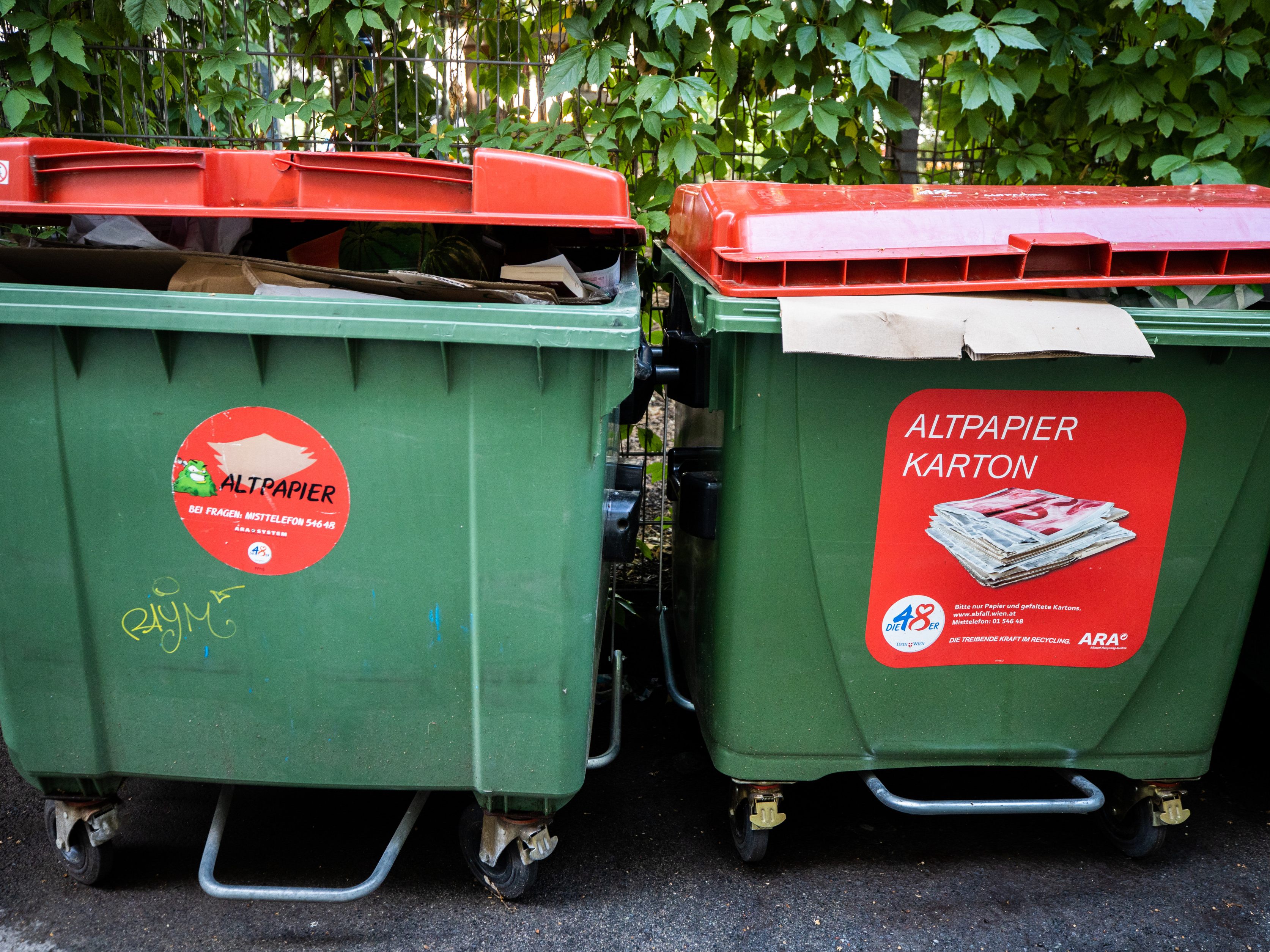Das zusammengetragene Altpapier wiegt über 1 Million Tonnen. Das zusammengetragene Altpapier wiegt über 1 Million Tonnen.