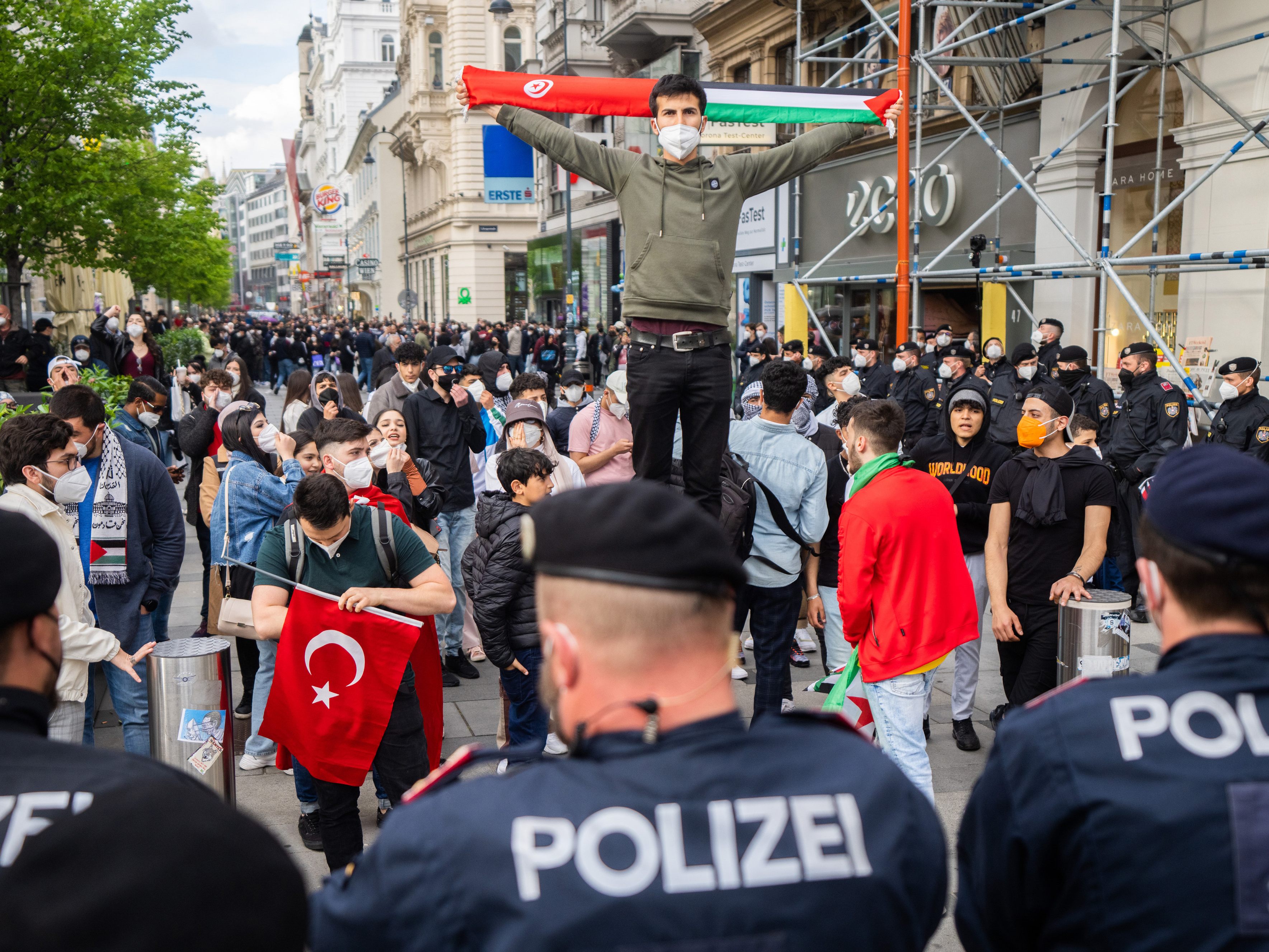 Im Zentrum von Wien kam es am Samstag zu einem großen Polizeiaufgebot.