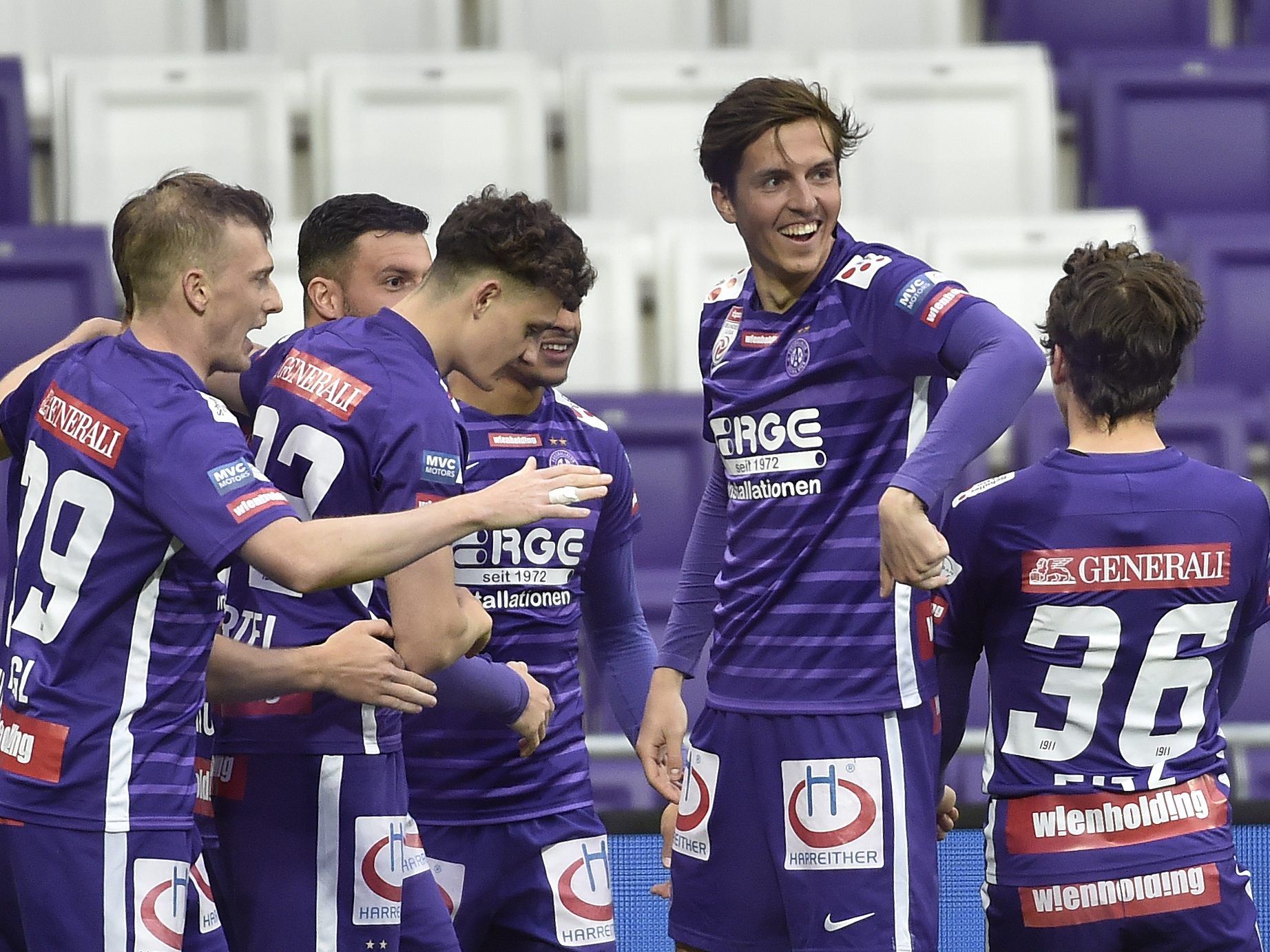 Die Wiener Austria setzte sich im Play-off-Hinspiel klar durch.