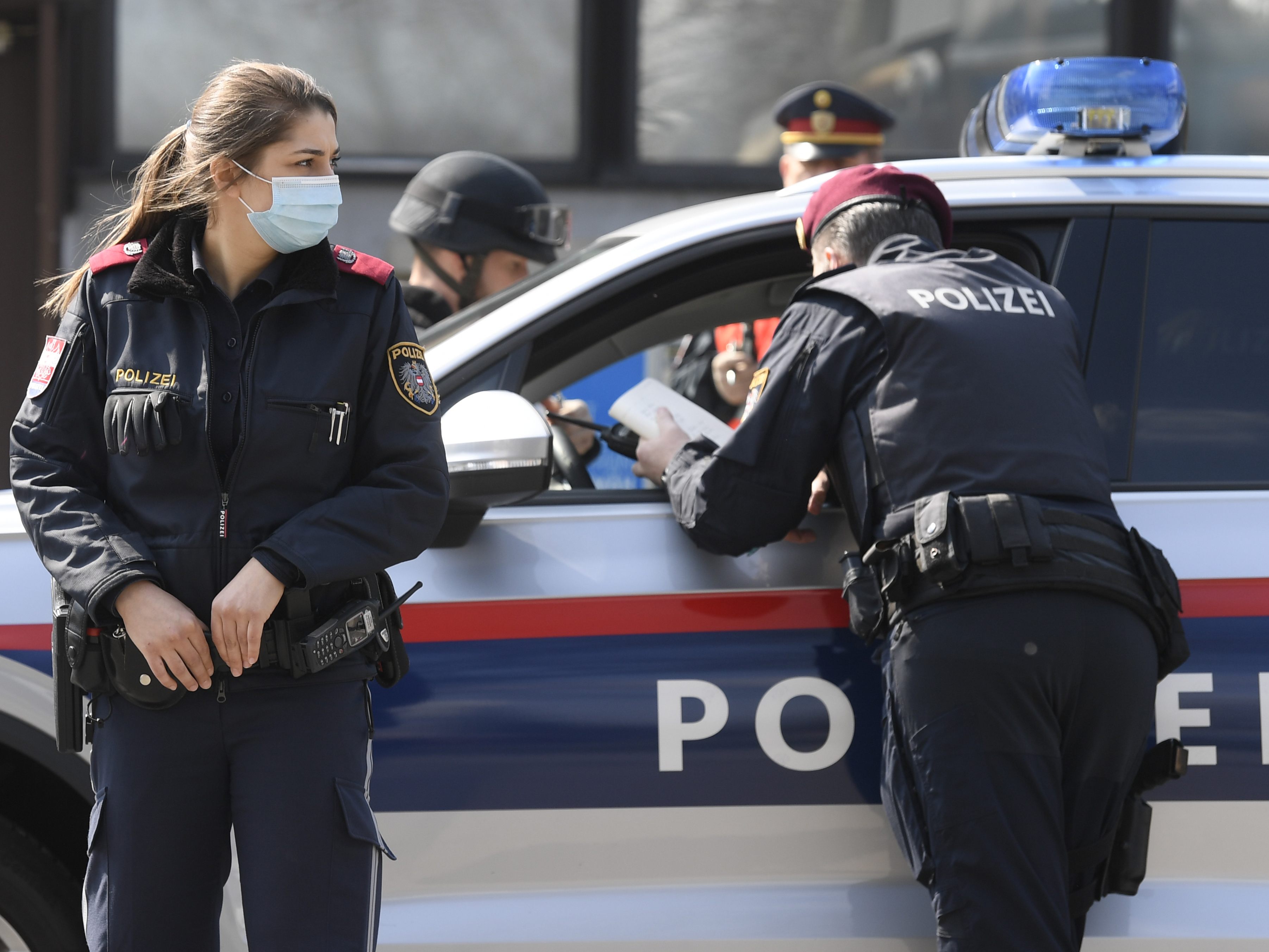 Die Polizei nahm den 21-Jährigen beim Verlassen der Trafik fest. Die Polizei nahm den 21-Jährigen beim Verlassen der Trafik fest.