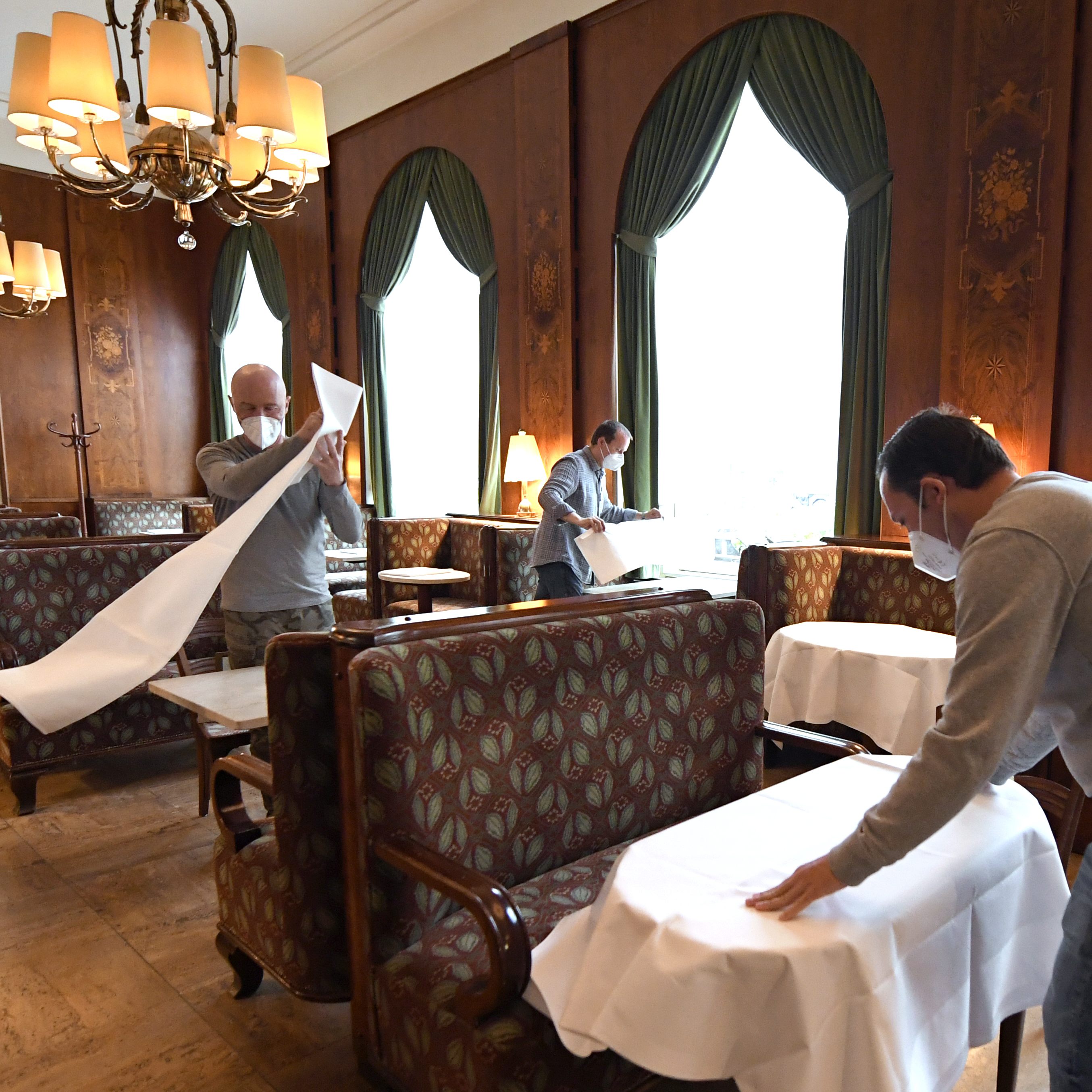 Die Vorbereitungen zur Wiederöffnung der Gastronomie in der Coronakrise laufen.