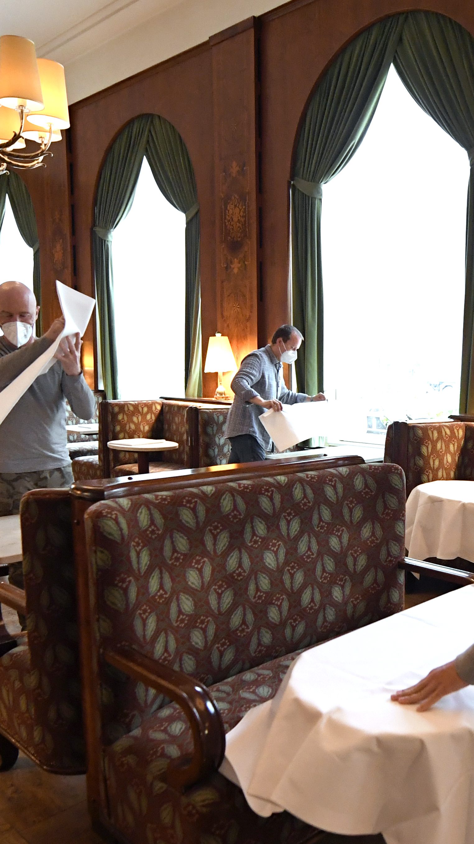 Die Vorbereitungen zur Wiederöffnung der Gastronomie in der Coronakrise laufen.