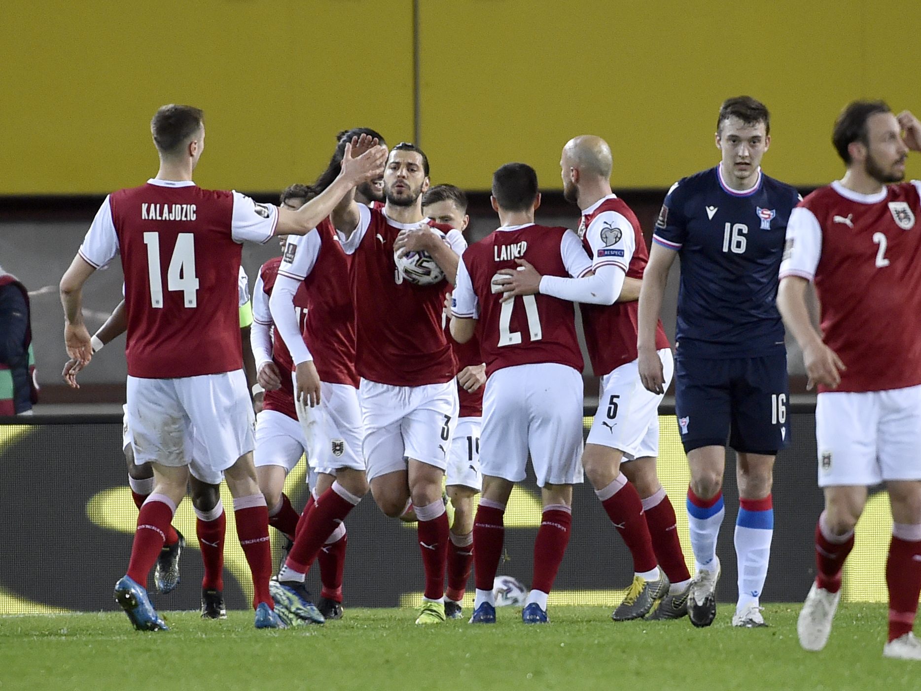 Mehr Distanz? Für die Nationalteam-Spieler bald nicht so leicht. Mehr Distanz? Für die Nationalteam-Spieler bald nicht so leicht.