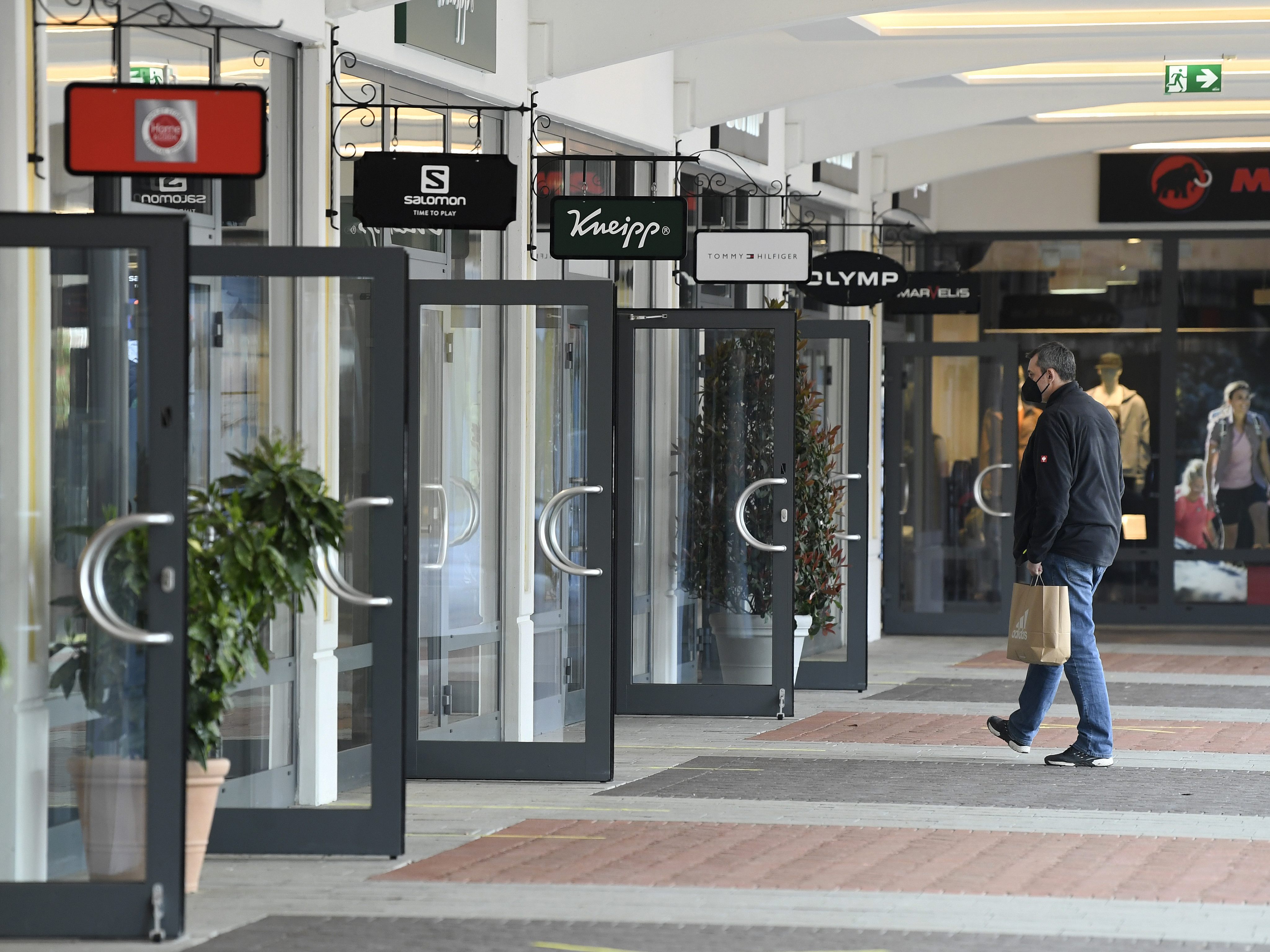 Das Designer Outlet Parndorf nach der Lockerung. Das Designer Outlet Parndorf nach der Lockerung.