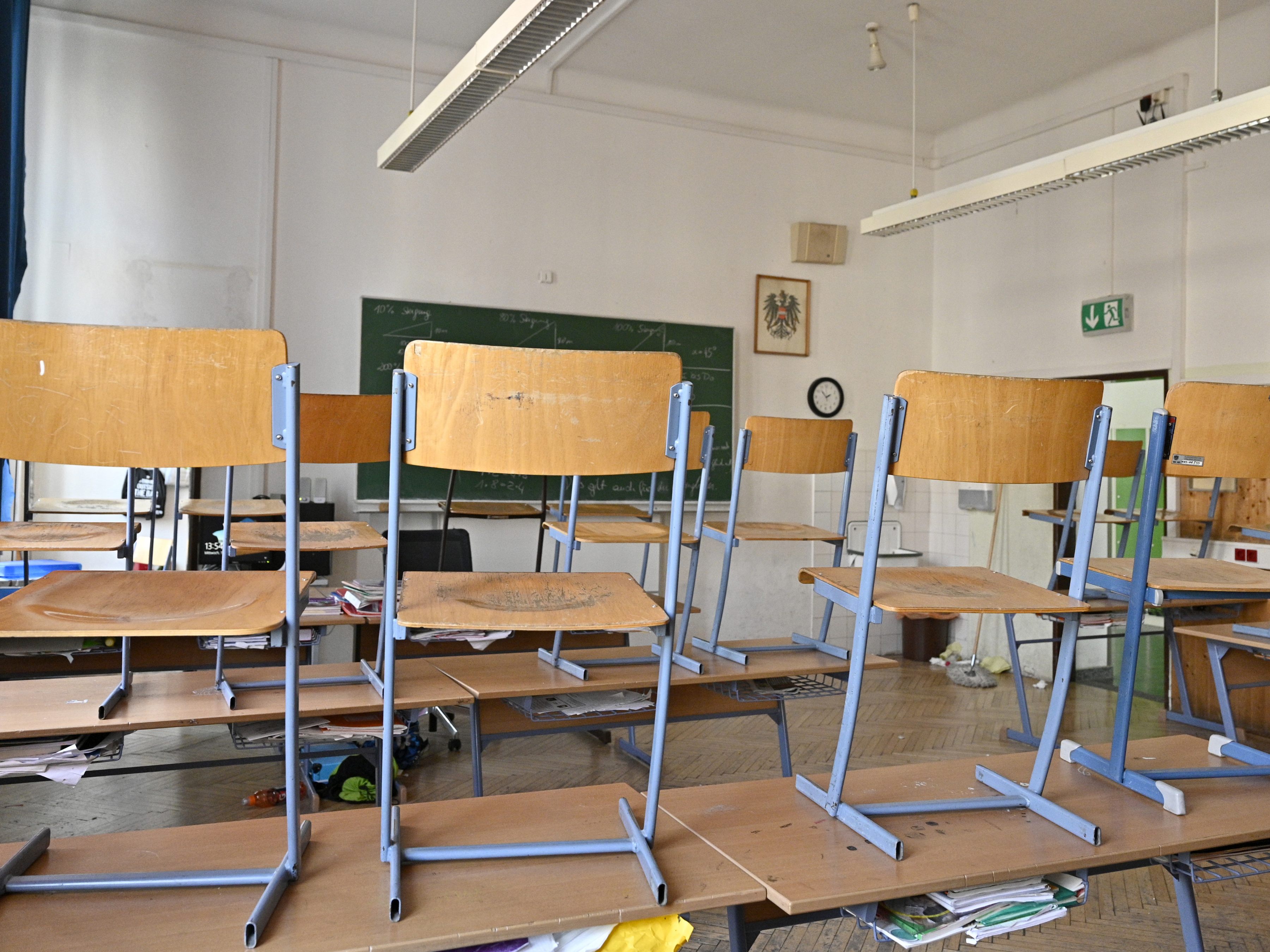 In zwei Schulen bleiben die Klassen weiterhin leer. In zwei Schulen bleiben die Klassen weiterhin leer.