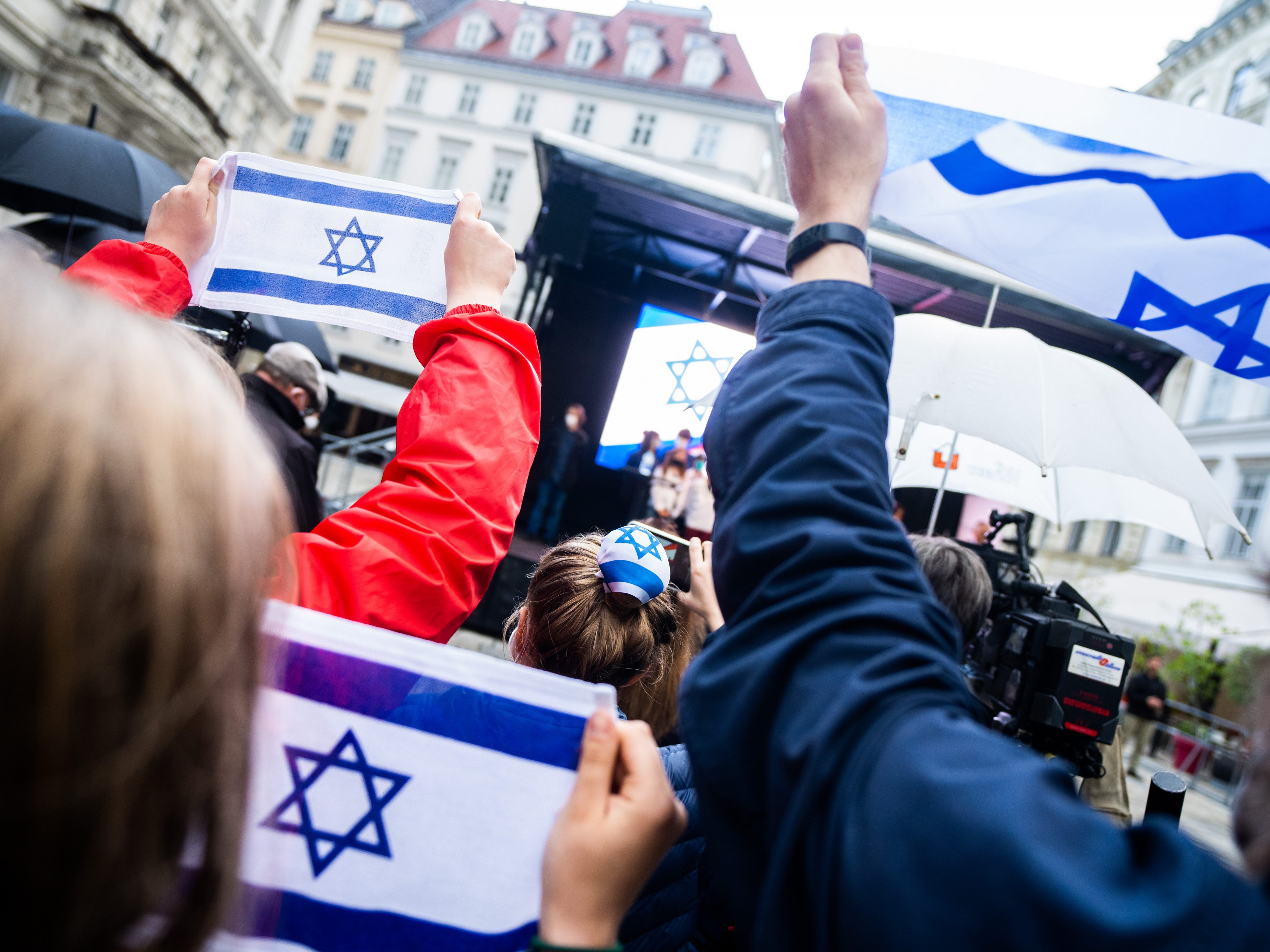 Solidaritätskundgebung für Israel in Wien: Rund 300 Teilnehmer am Judenplatz.