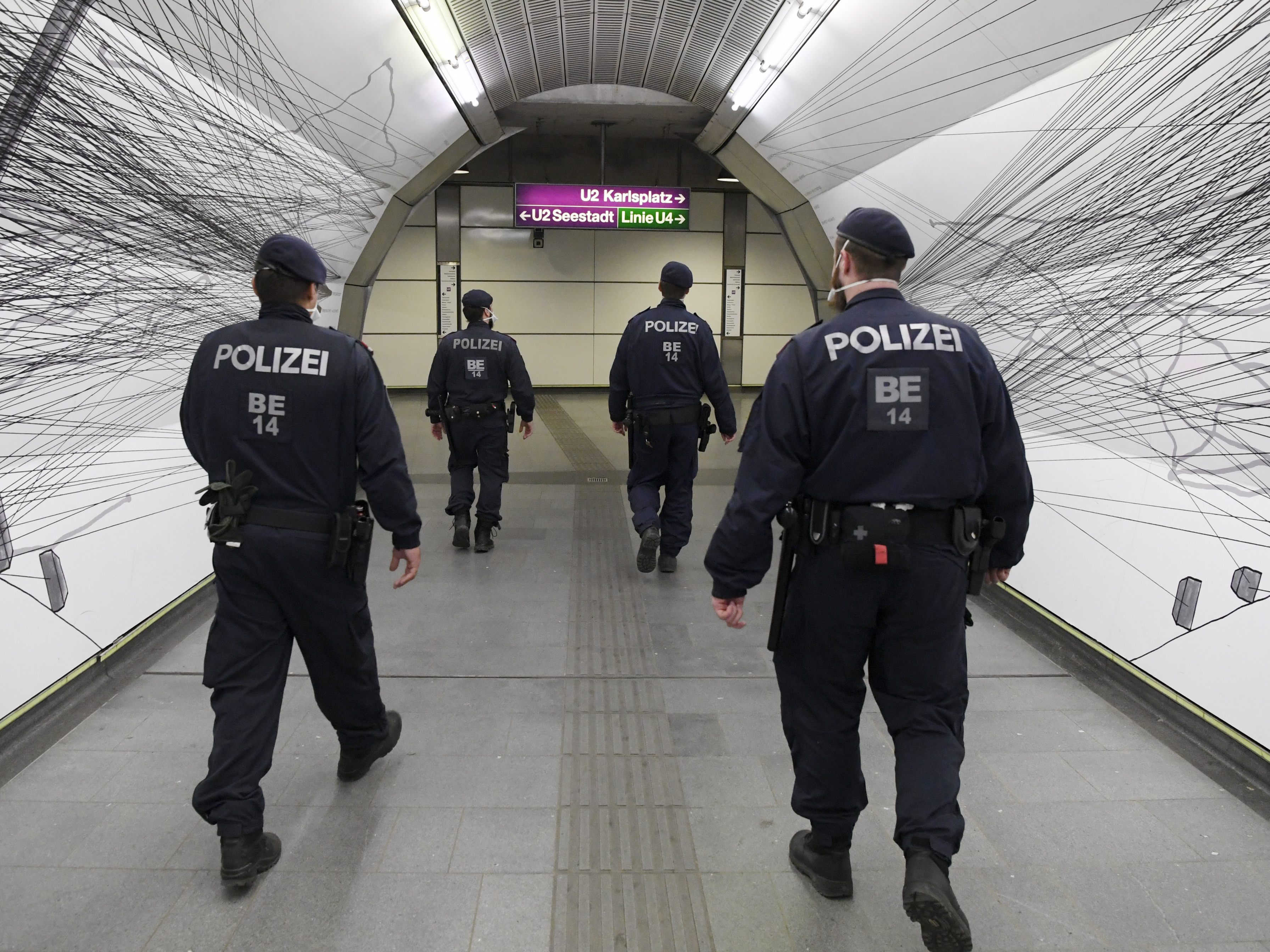 Die Corona-Einschränkungen wurden ein weiteres Mal verlängert. Die Corona-Einschränkungen wurden ein weiteres Mal verlängert.