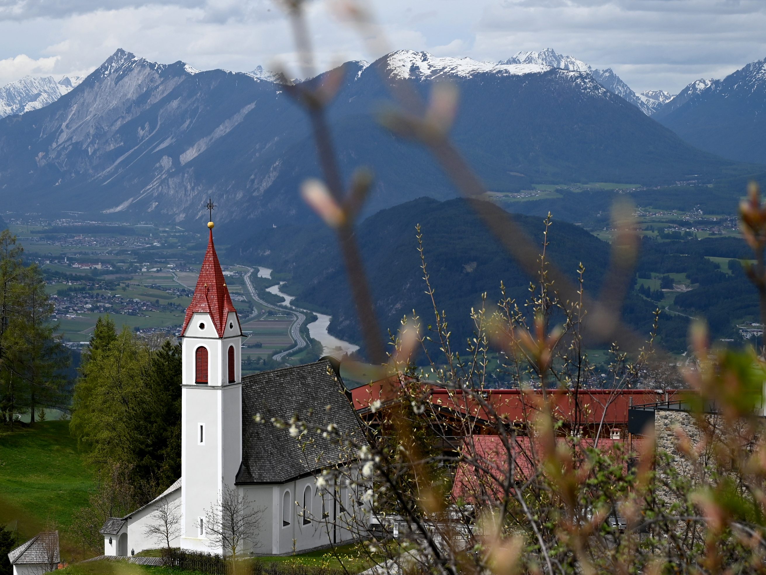 Auch in den katholischen Kirchen kommt es zu Lockerungen. Auch in den katholischen Kirchen kommt es zu Lockerungen.