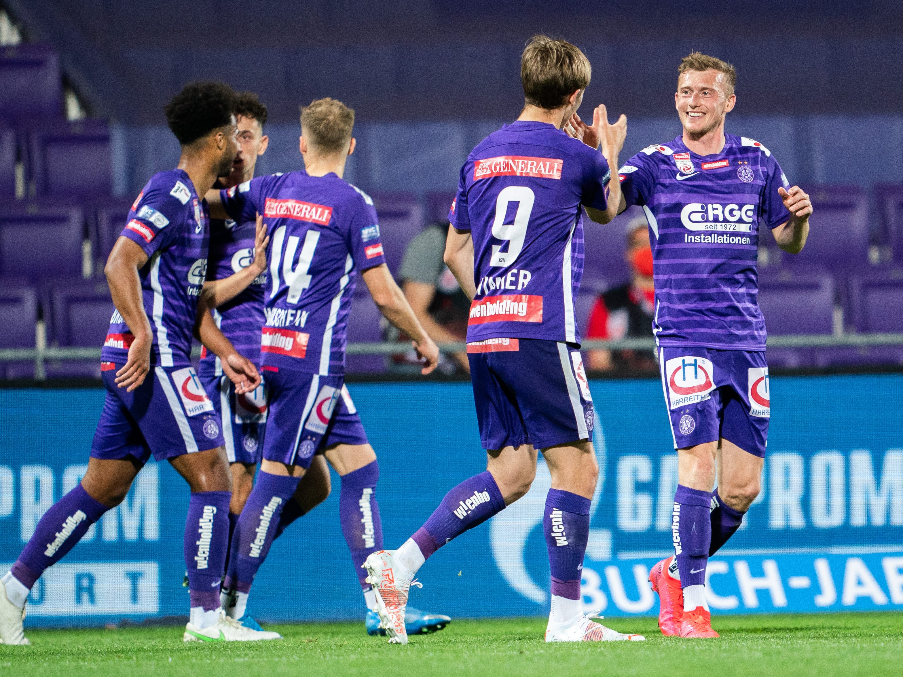 Austria Wien feiert 3:1-Sieg über Hartberg. Austria Wien feiert 3:1-Sieg über Hartberg.