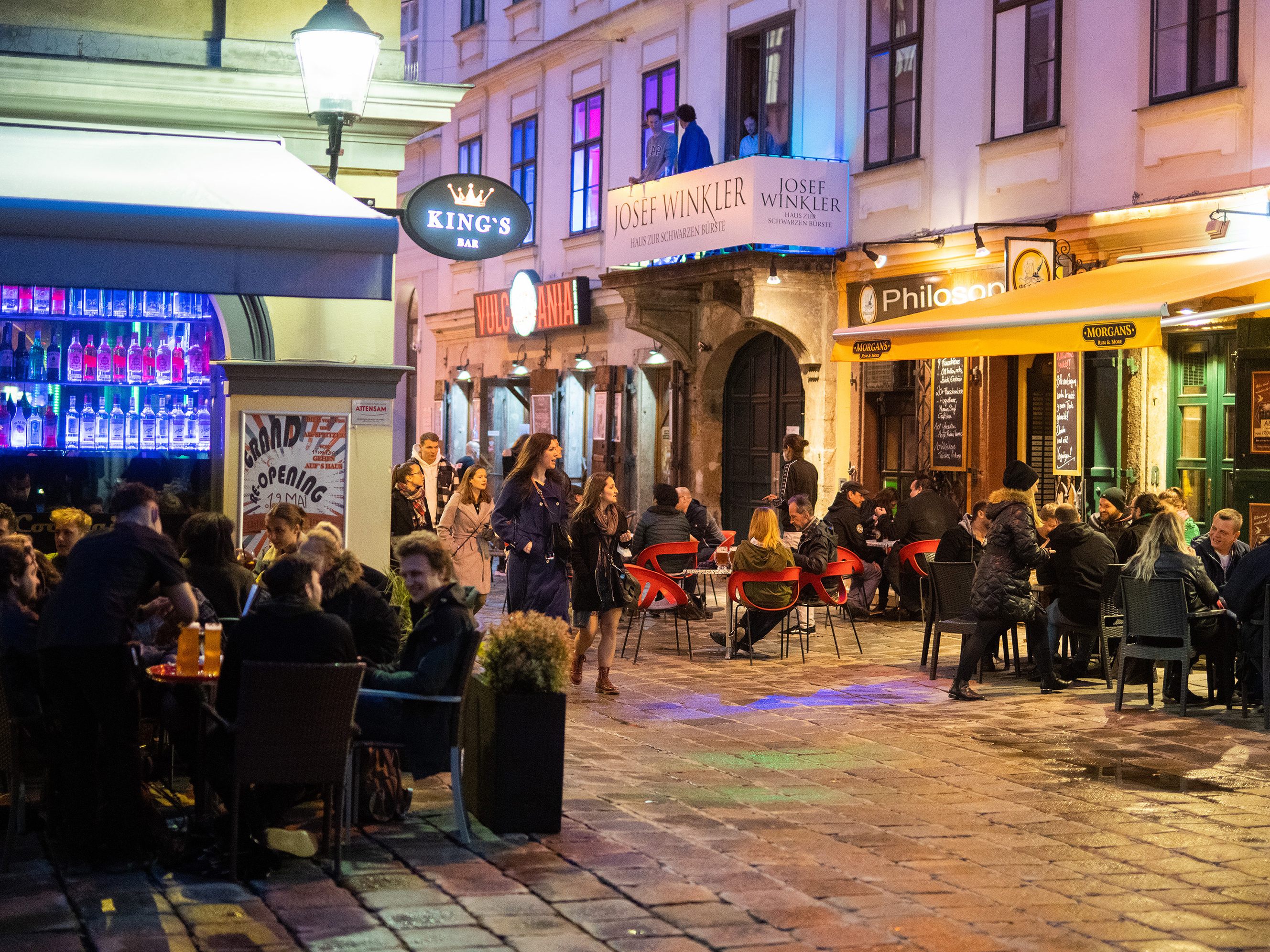 Gastronomie: Im Bermudadreieck versammeln sich Menschen.