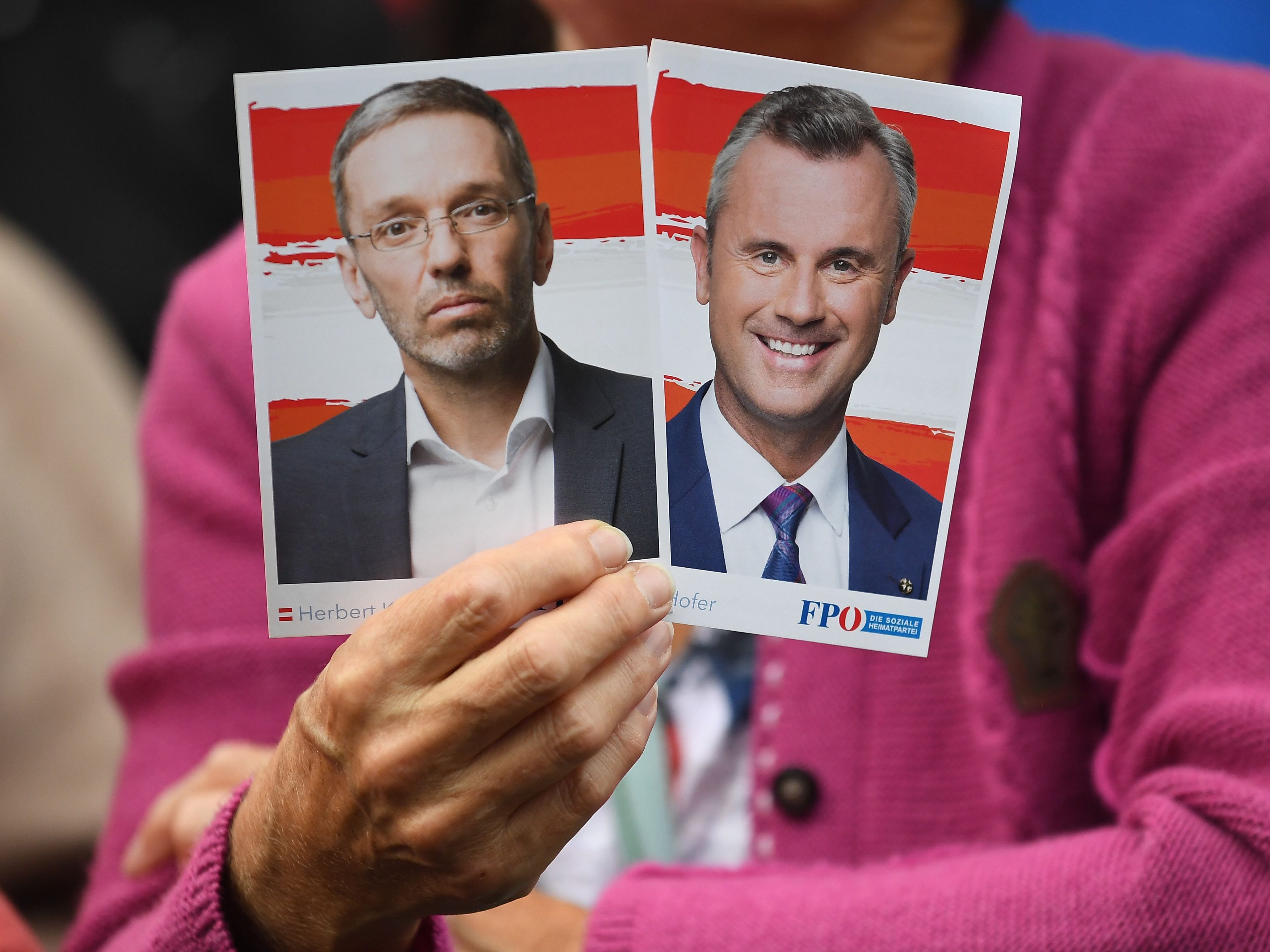 Hofer und Kickl wandten sich in Videobotschaften an die Österreicher. Hofer und Kickl wandten sich in Videobotschaften an die Österreicher.