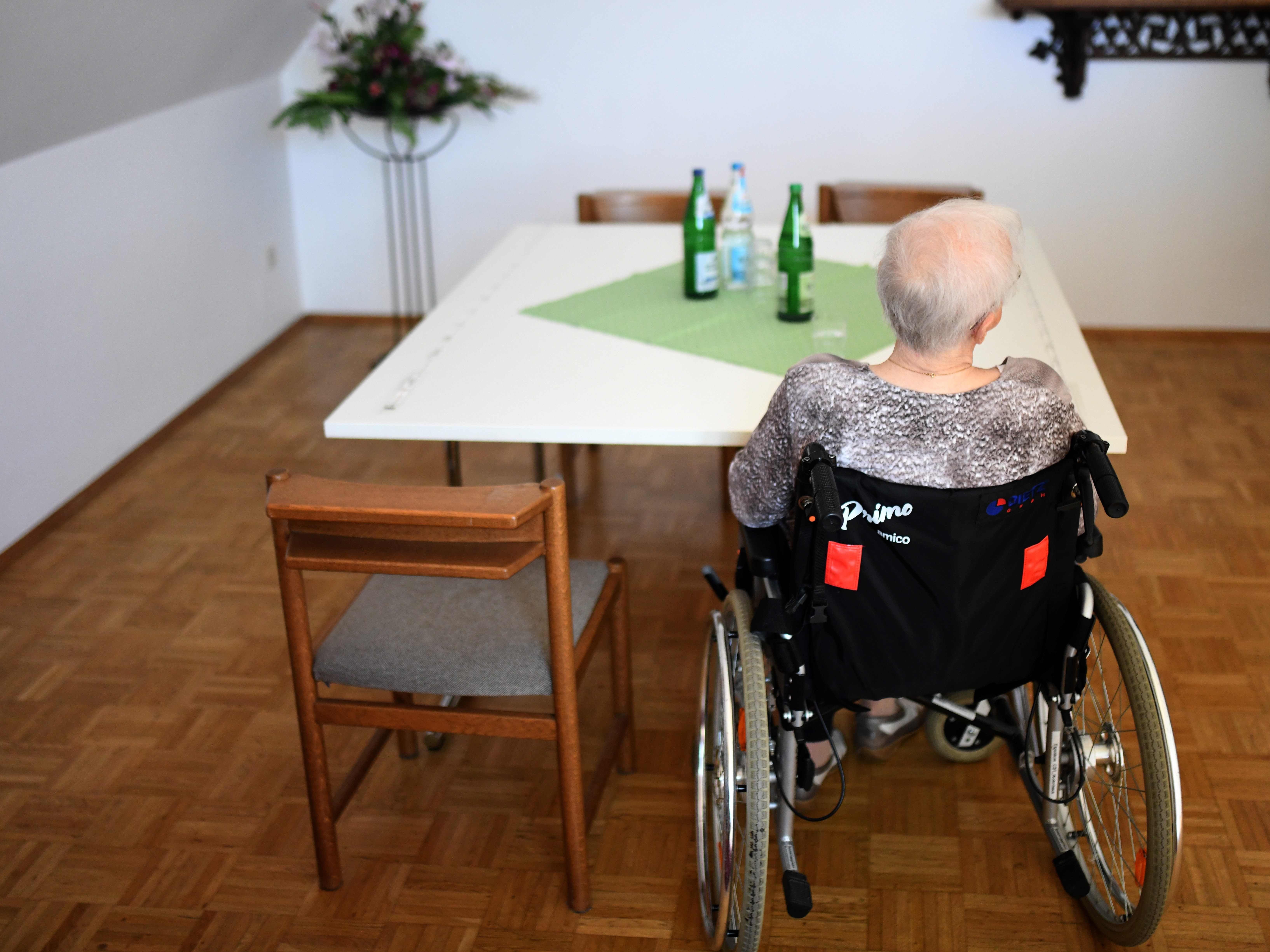 Regeln für Altenheime werden gelockert Regeln für Altenheime werden gelockert