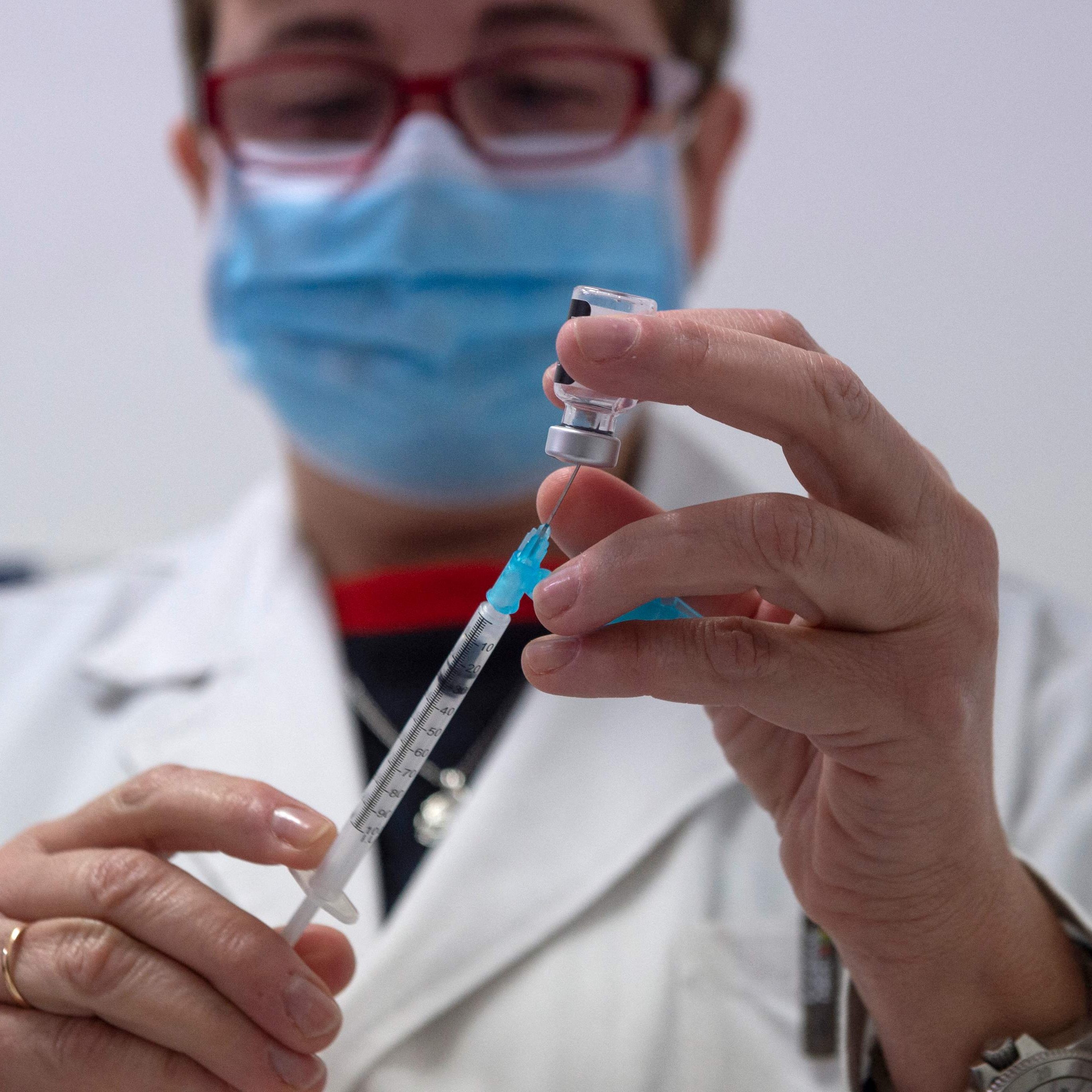 Biontech und Pfizer untersuchen momentan zudem die Wirkung und Sicherheit ihres Corona-Impfstoffs bei Kindern zwischen sechs Monaten bis einschließlich elf Jahren weiter.