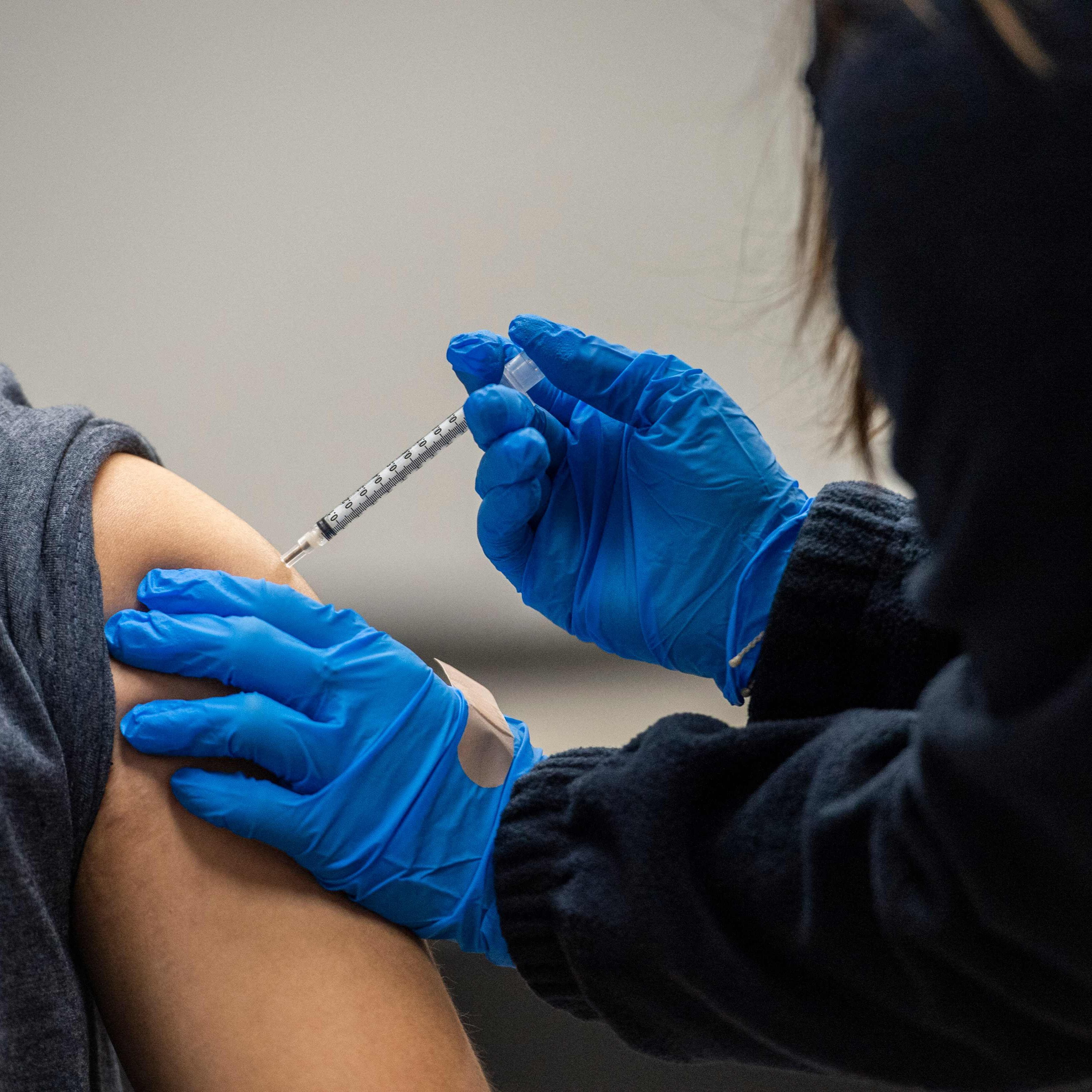 Die Impfpflicht gilt auch für Apotheker, Psychologen und für Ärzte mit einer eigenen Praxis.