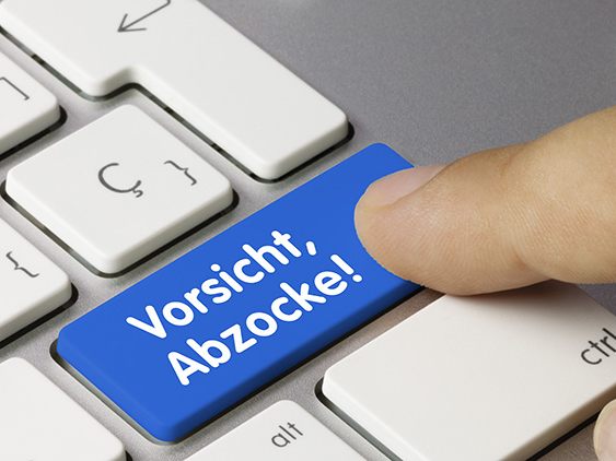 Ein SMS erhalten mit weiterführendem Link? Da ist höchste Vorsicht geboten. (Foto: Eugenio Marongiu/adobe.stock)