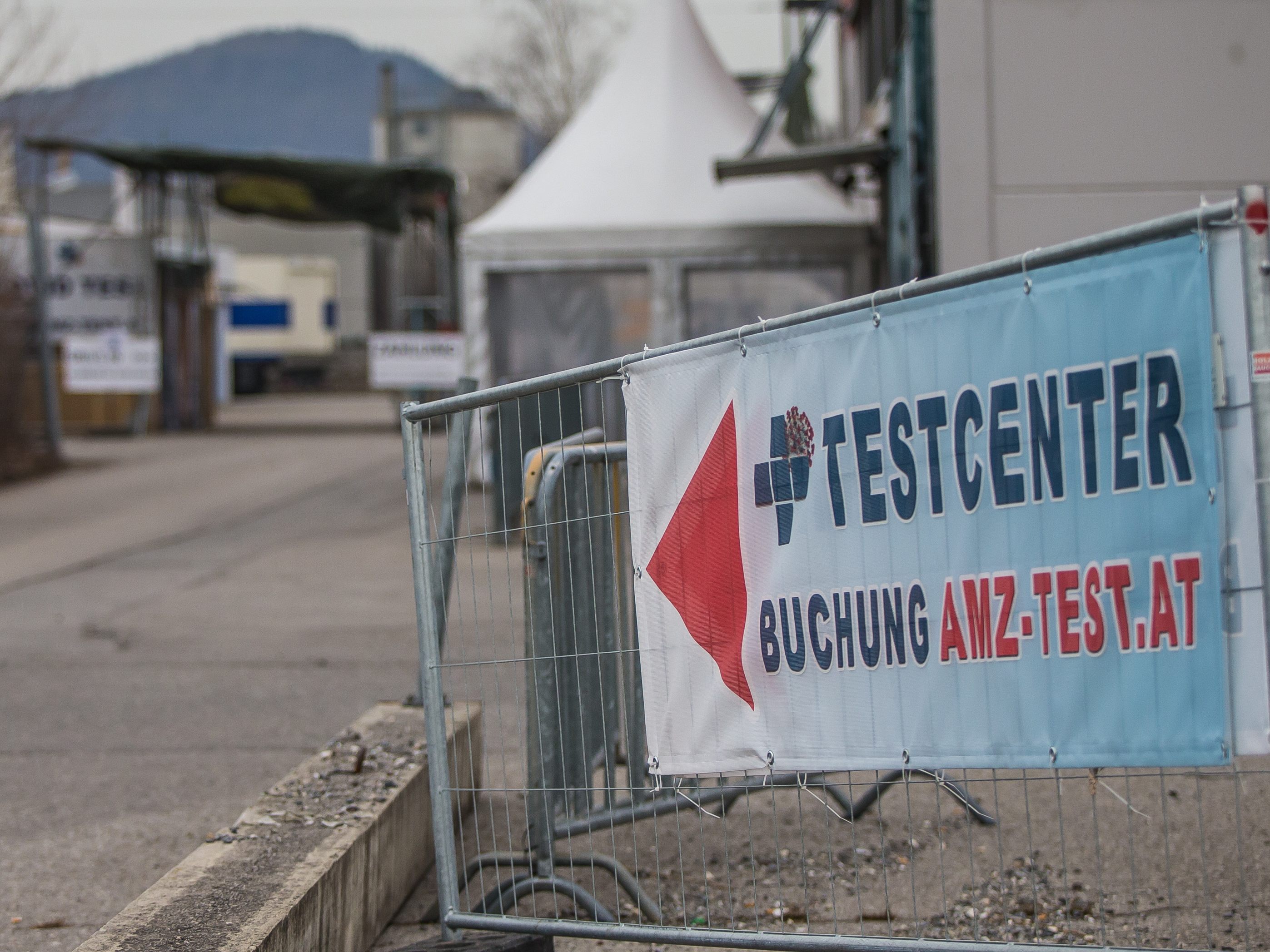 Der laufende Betrieb der Landes-Teststationen bleibt aufrecht. Der laufende Betrieb der Landes-Teststationen bleibt aufrecht.