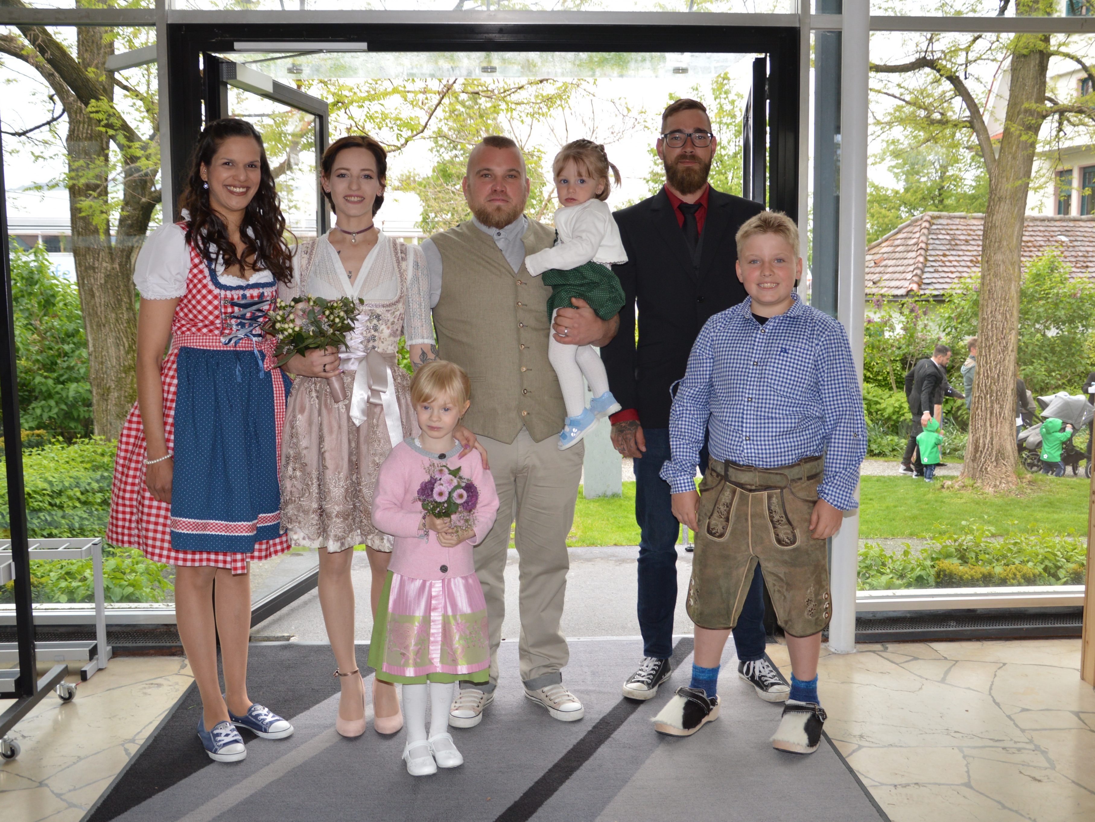 Jessica Stocklasa und Rene Teissl haben geheiratet. Jessica Stocklasa und Rene Teissl haben geheiratet.