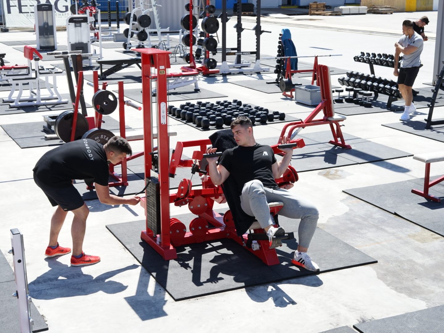 MALU eröffnet ein Outdoor Gym im Wiener Eislaufverein. MALU eröffnet ein Outdoor Gym im Wiener Eislaufverein.