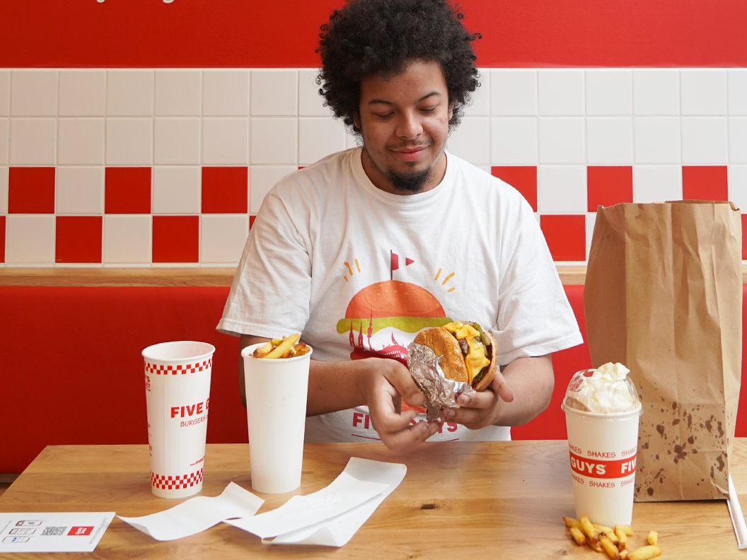 In Wien gibt es nun zwei FIVE GUYS Burgerfilialen. In Wien gibt es nun zwei FIVE GUYS Burgerfilialen.
