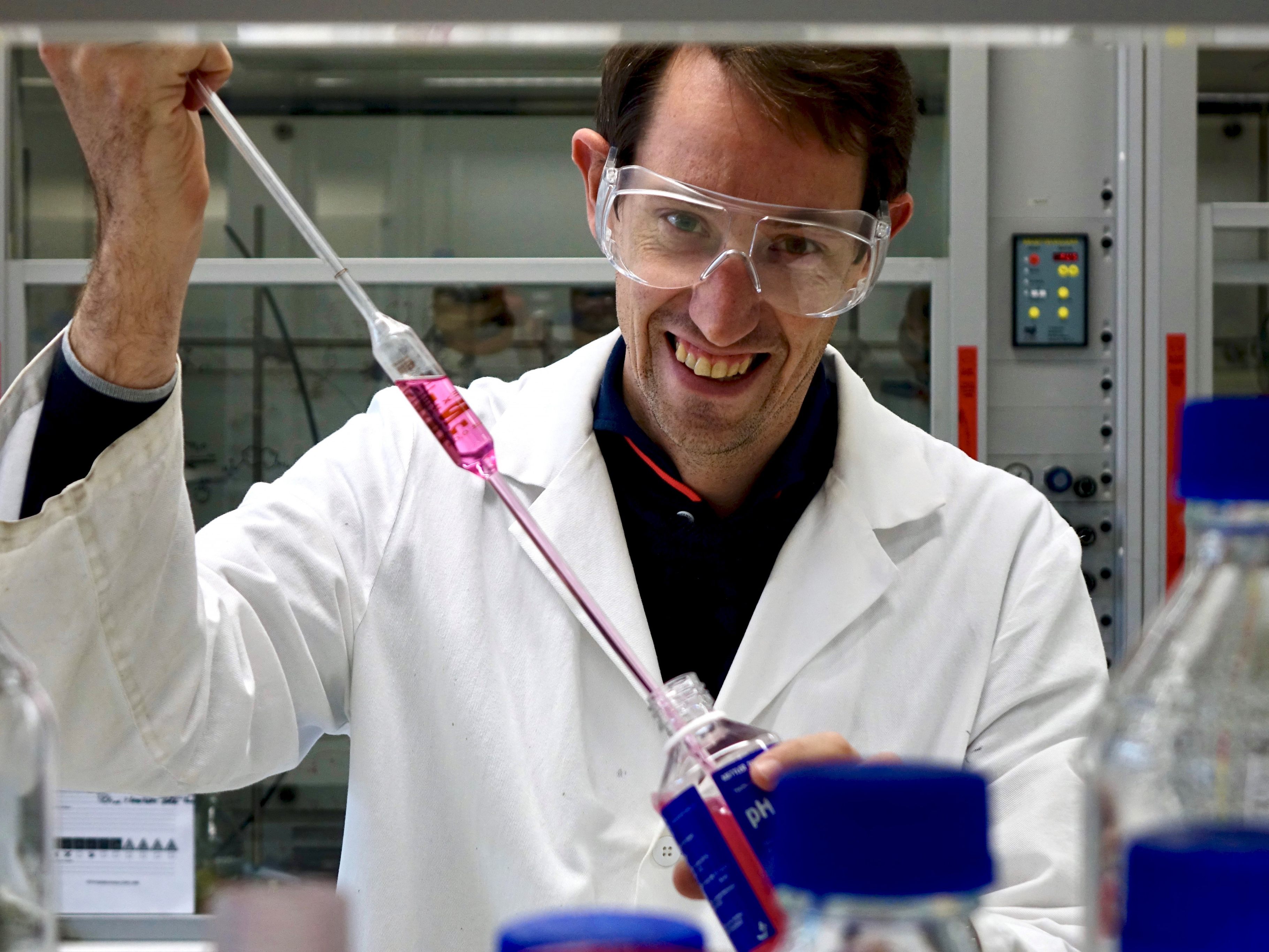 Der Bregenzer Chemiker Dr. Robert Grass speichert Serien und Musik in DNA. Der Bregenzer Chemiker Dr. Robert Grass speichert Serien und Musik in DNA.
