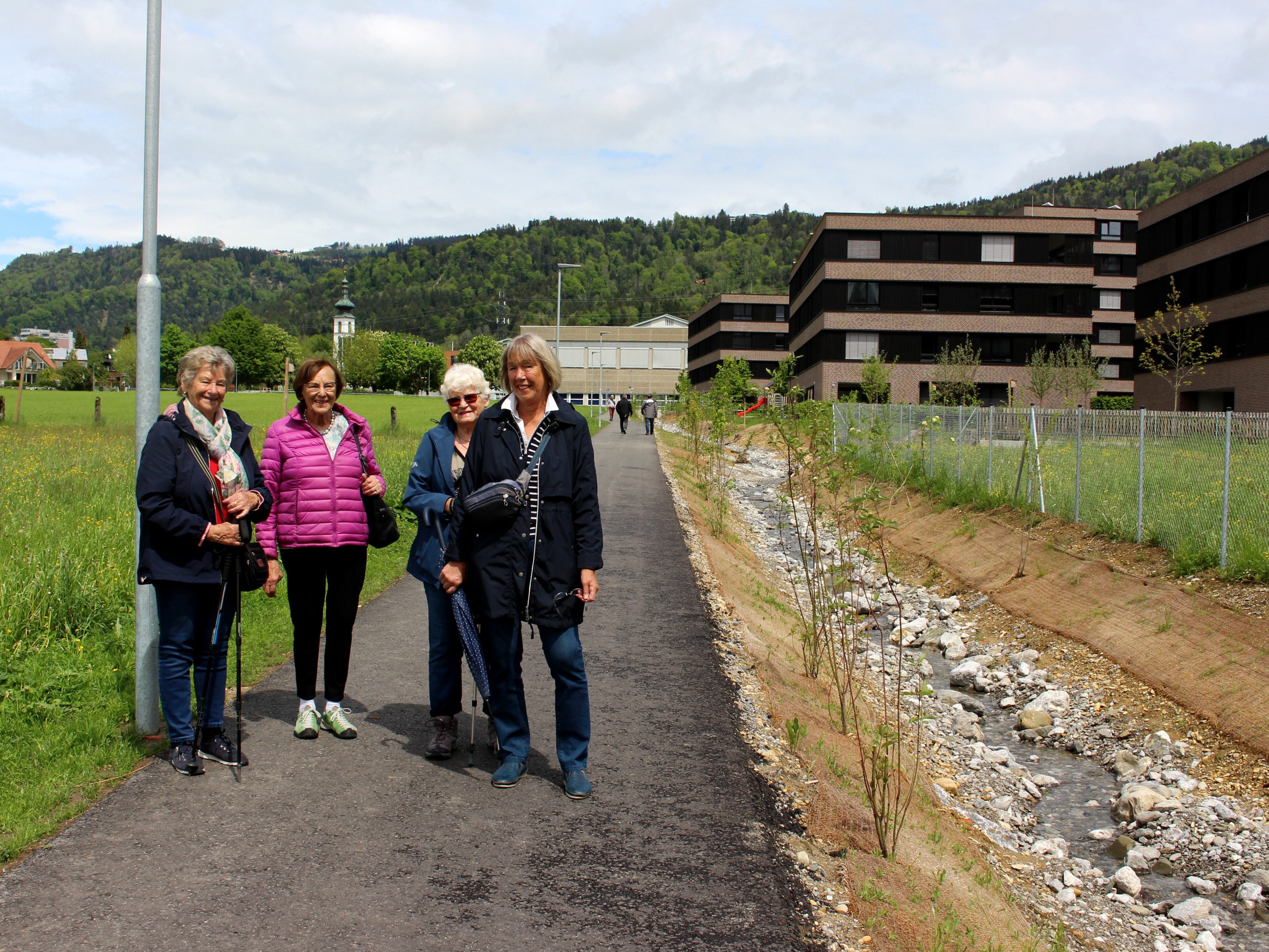 Bestens gelungen ist die naturnahe Gestaltung des Oberlochauerbaches im Bereich der Wohnanlage Seedomizil. Auch der neu adaptierte Fuß- und Radweg vom Ortszentrum an den See erfreut die zahlreichen Benutzer.