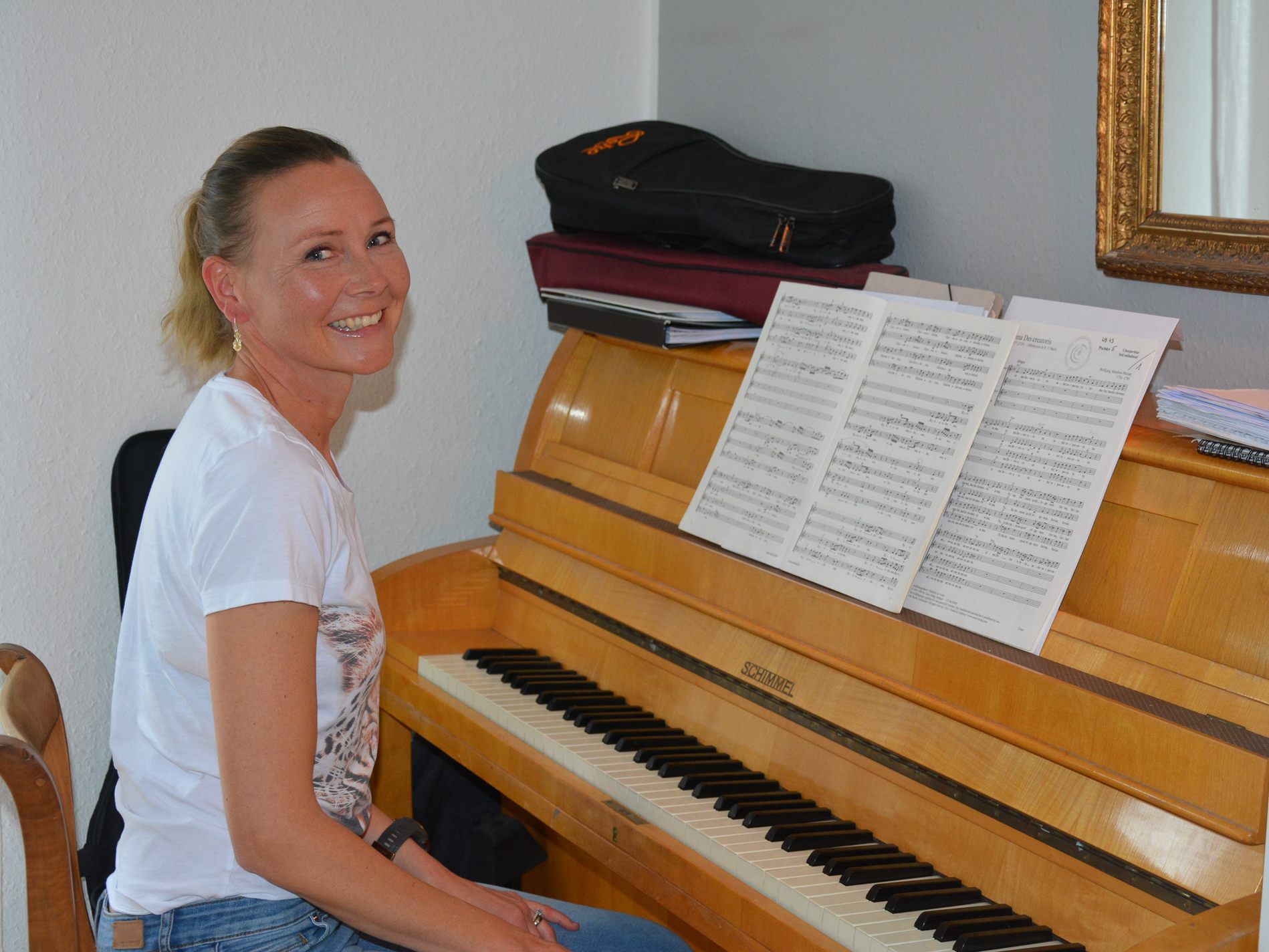 Marjut Kuhnhenn ist begeisterte Sängerin. Sie singt nicht nur klassische Lieder, sondern auch finnische Stücke. Marjut Kuhnhenn ist begeisterte Sängerin. Sie singt nicht nur klassische Lieder, sondern auch finnische Stücke.