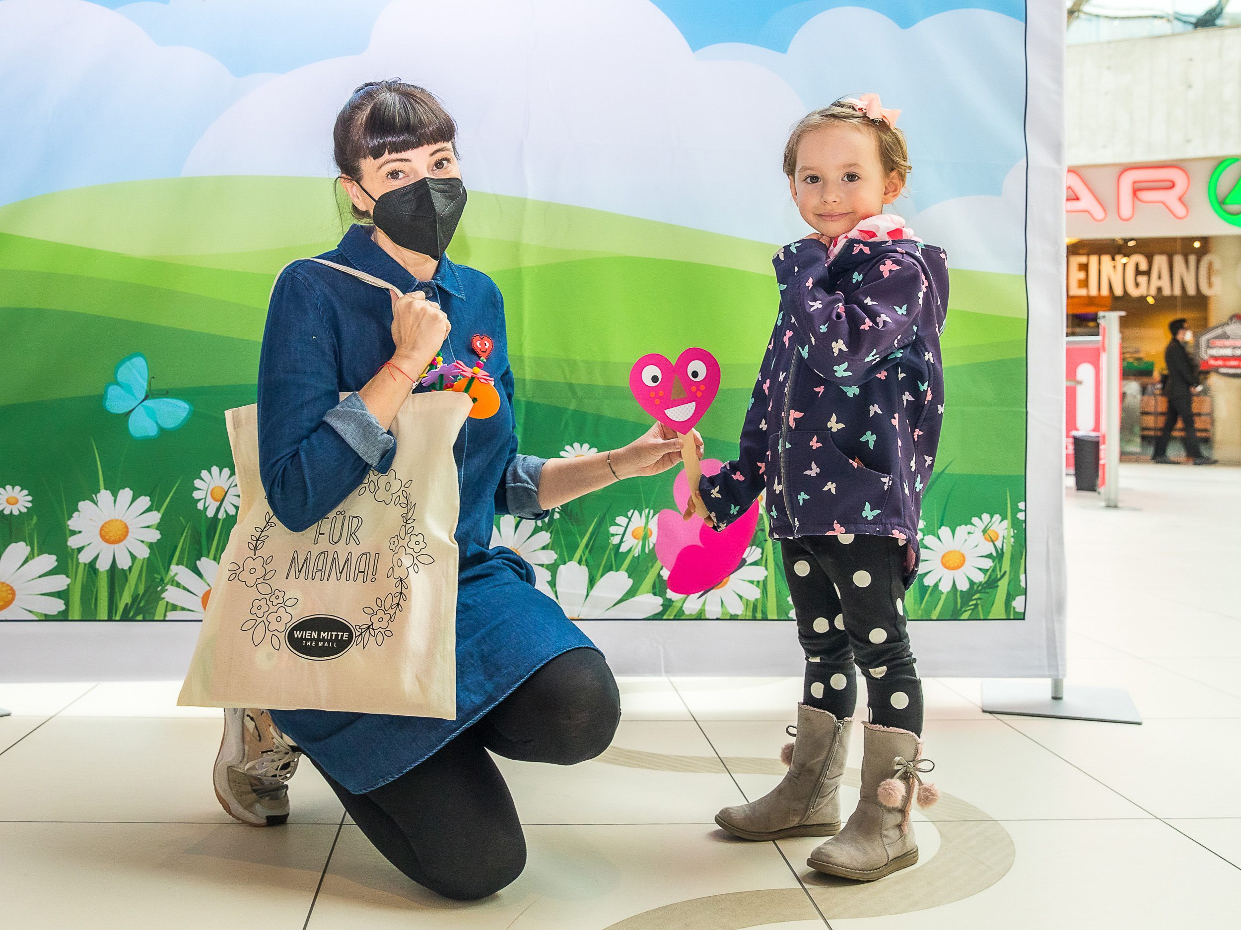 Ein gratis "Muttertags-Sackerl" wartet in Wien Mitte The Mall auf Mama und Kind Ein gratis "Muttertags-Sackerl" wartet in Wien Mitte The Mall auf Mama und Kind