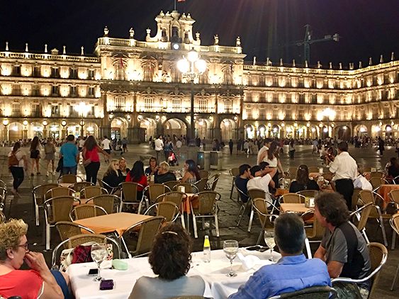 Ob man Sehnsuchtsorte wie hier Salamanca in Spanien heuer im Sommer wieder so frei genießen wird können? Die AK-Konsumentenschützer haben im Reiseguide wichtige Infos zusammengetragen. (Foto: Thomas Matt)