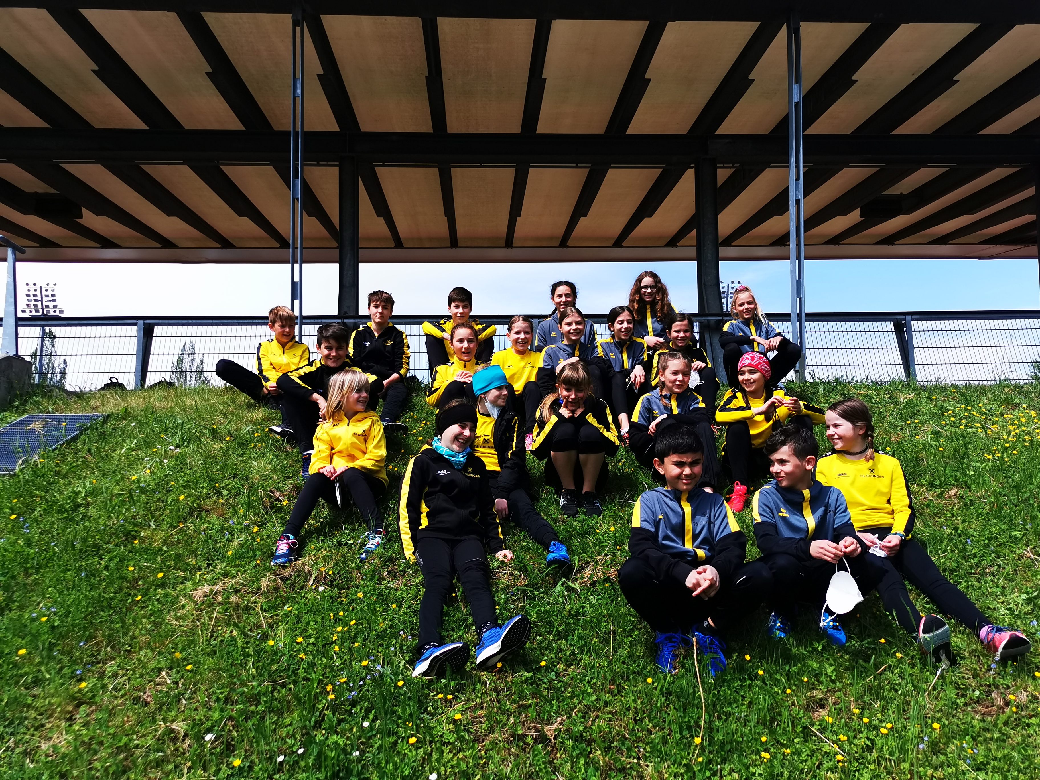 Die Gisinger AthletInnen freuen sich über tolle Sprints